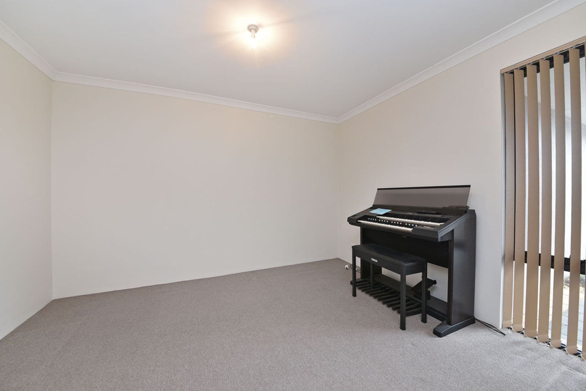 28 Lady Lindsay Cove, Yanchep, WA, 6035, Yanchep - Thumbnail 3
