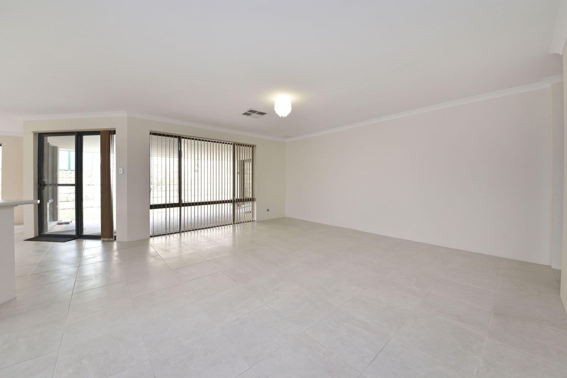 28 Lady Lindsay Cove, Yanchep, WA, 6035, Yanchep - Thumbnail 6