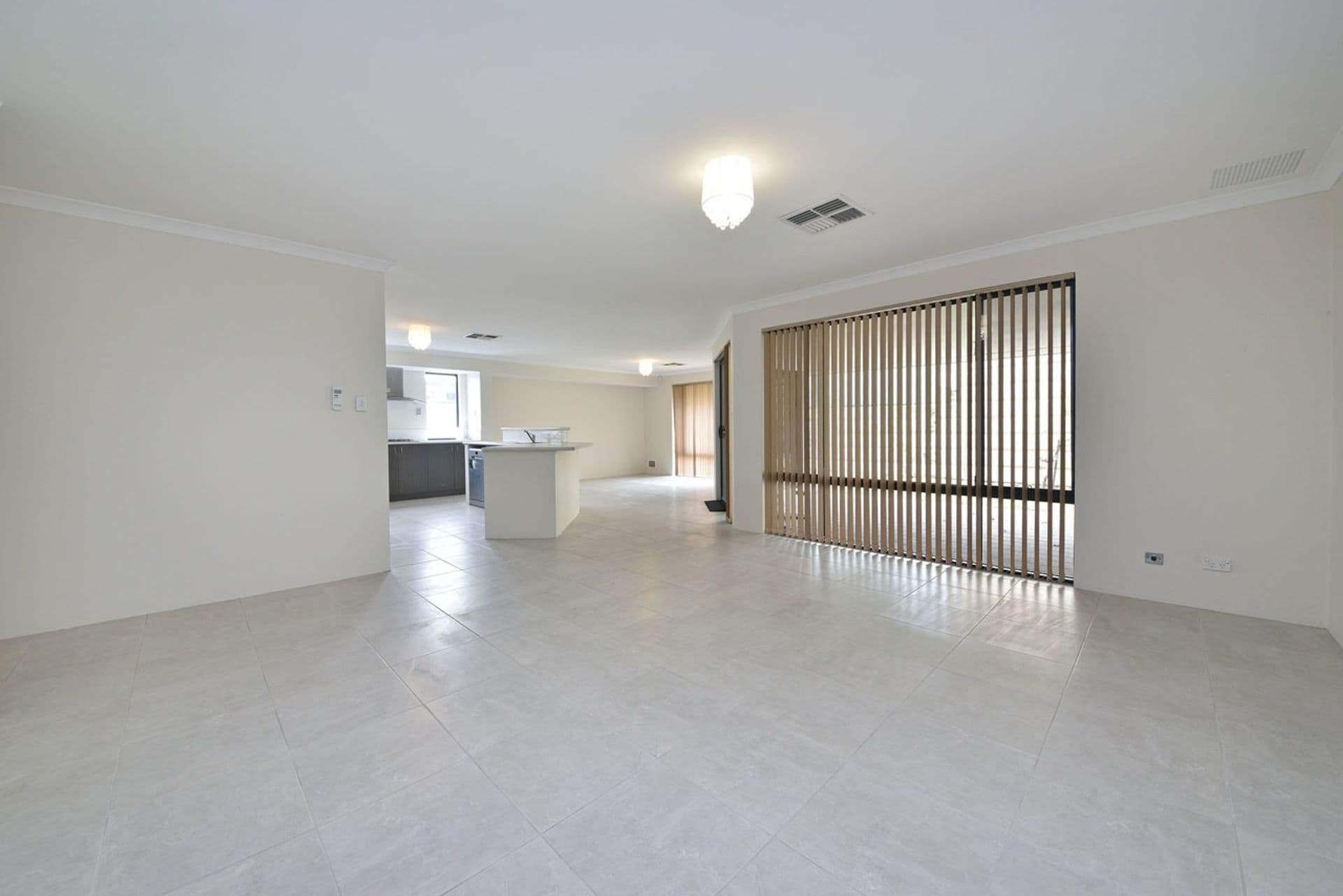 28 Lady Lindsay Cove, Yanchep, WA, 6035, Yanchep - Thumbnail 7