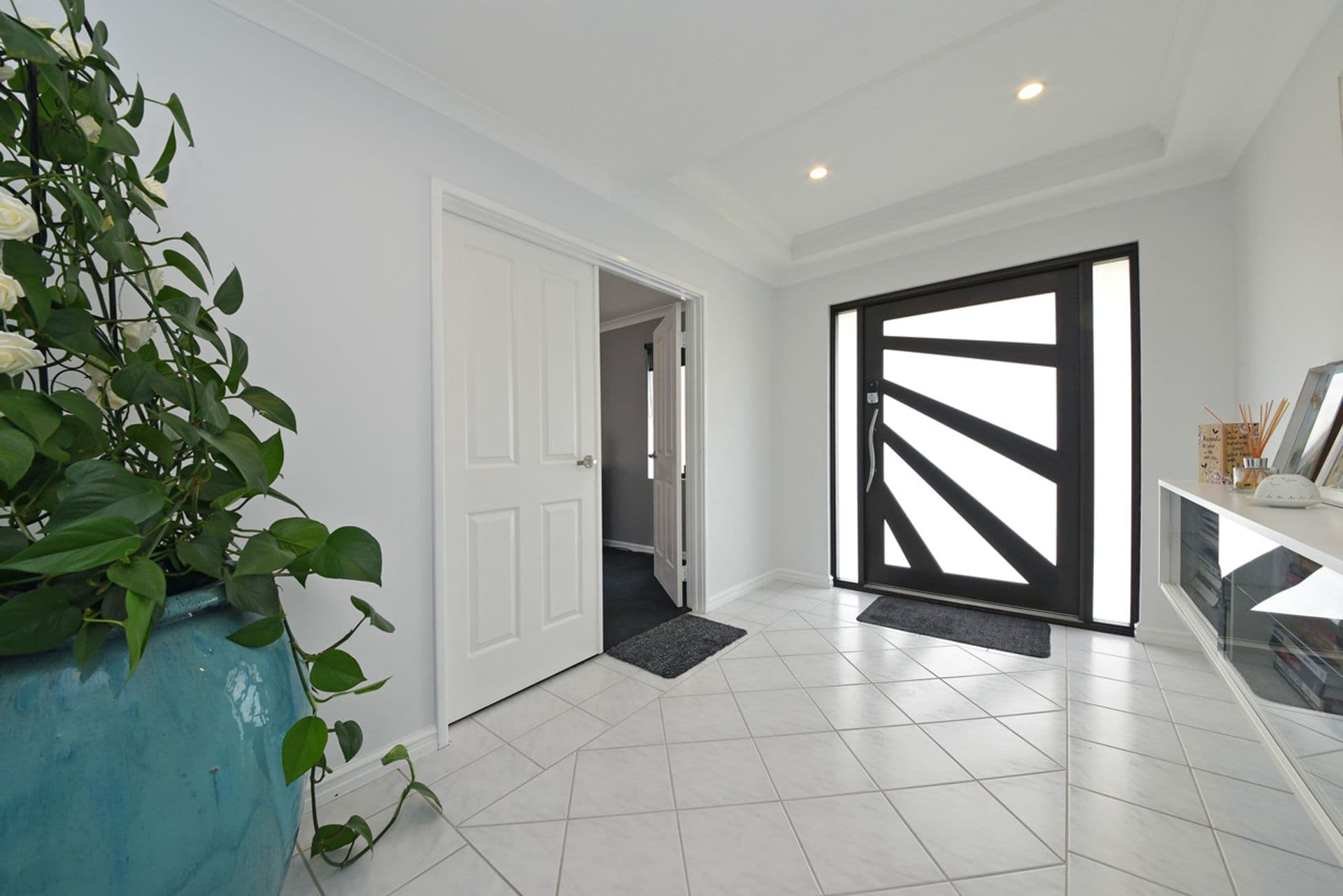 41 Halifax Boulevard, Mindarie, WA, 6030, Mindarie - Thumbnail 2