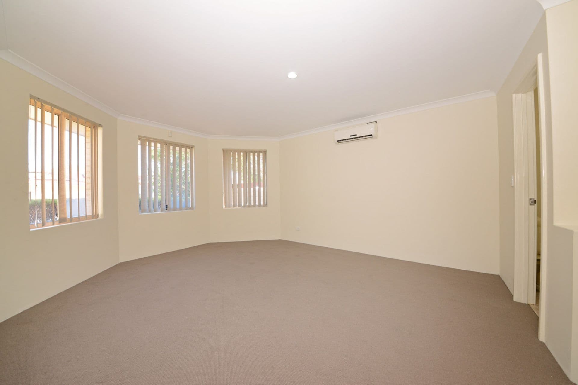 10 De Crillon Way, Currambine, WA, 6028, Currambine - Thumbnail 6