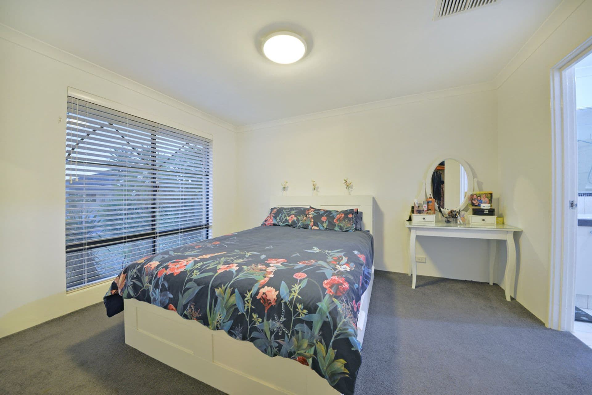 33 Brightlands Circuit, Carramar, WA, 6031, Carramar - Thumbnail 6