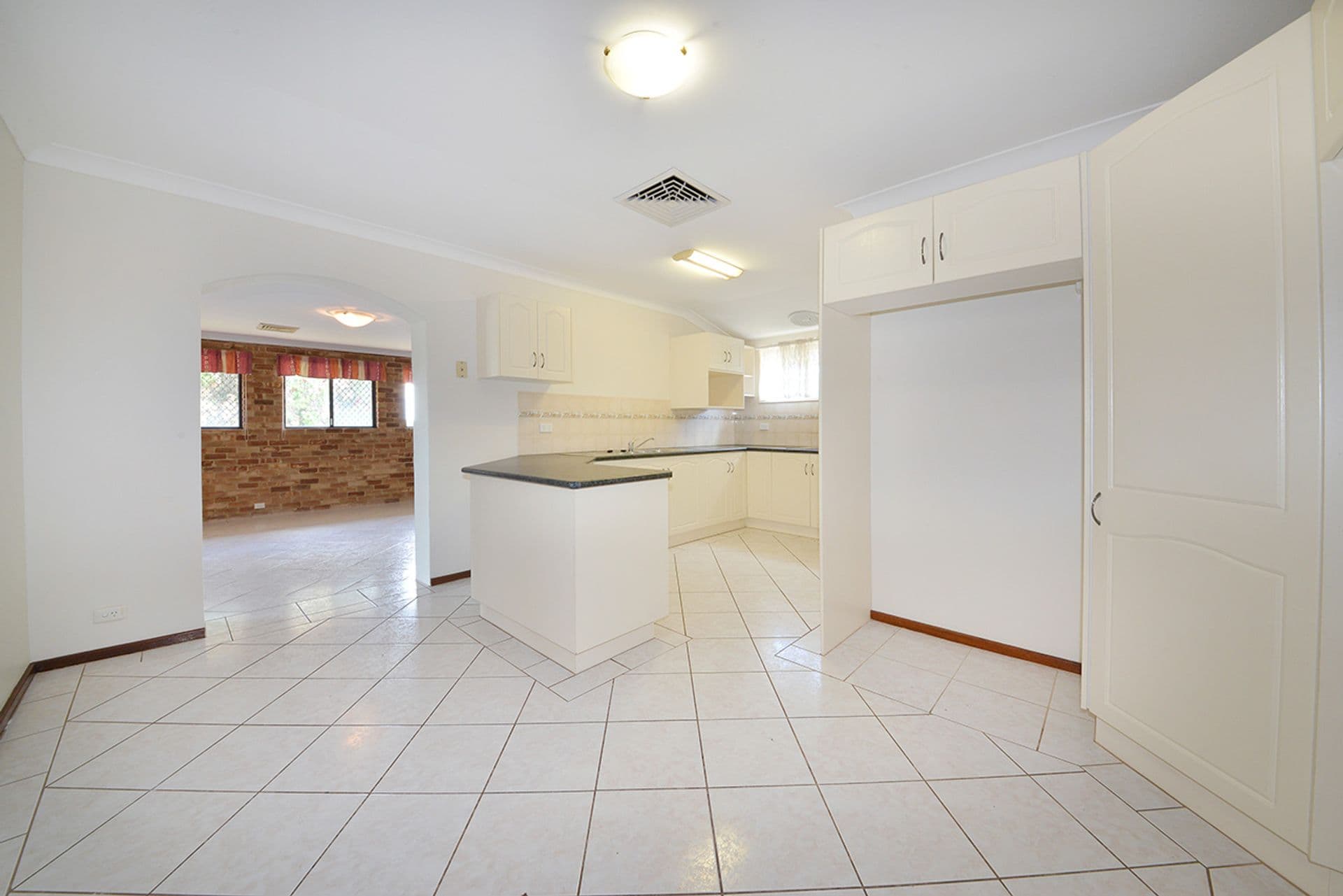 21 Grevillea Way, Heathridge, WA, 6027, Heathridge - Thumbnail 6