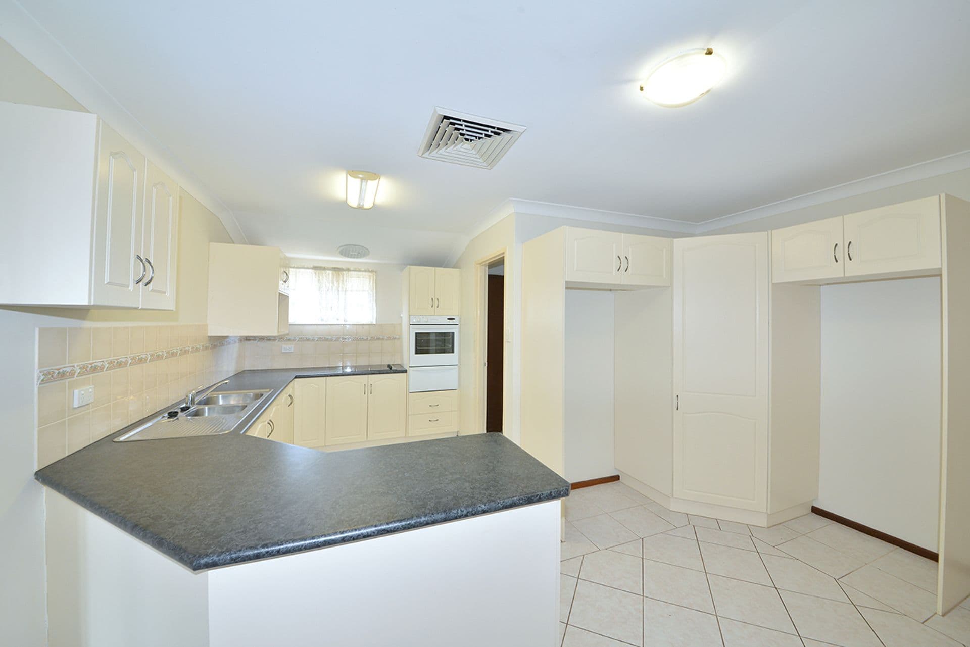 21 Grevillea Way, Heathridge, WA, 6027, Heathridge - Thumbnail 8