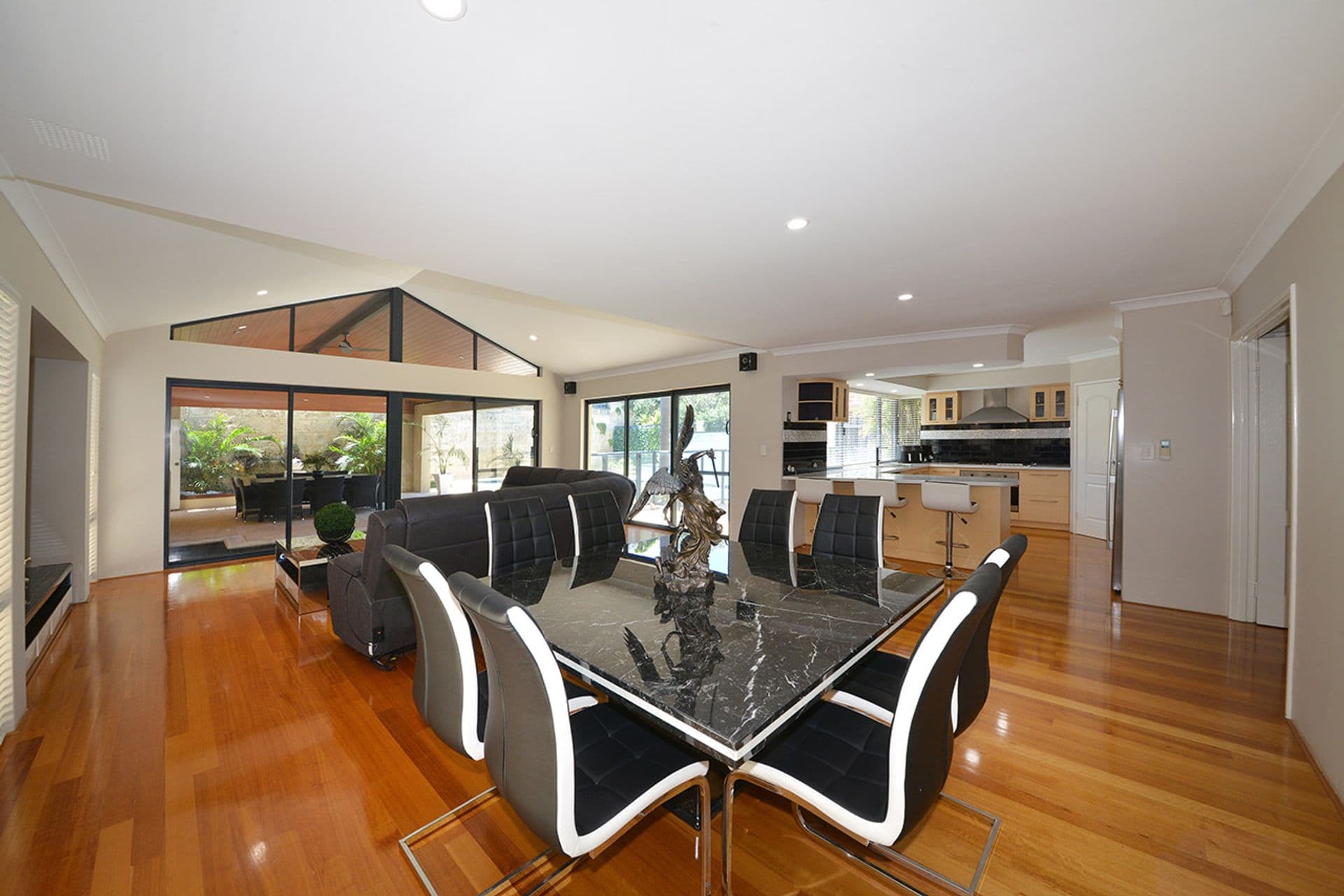 16 Bantry Bend, Mindarie, WA, 6030, Mindarie - Thumbnail 8