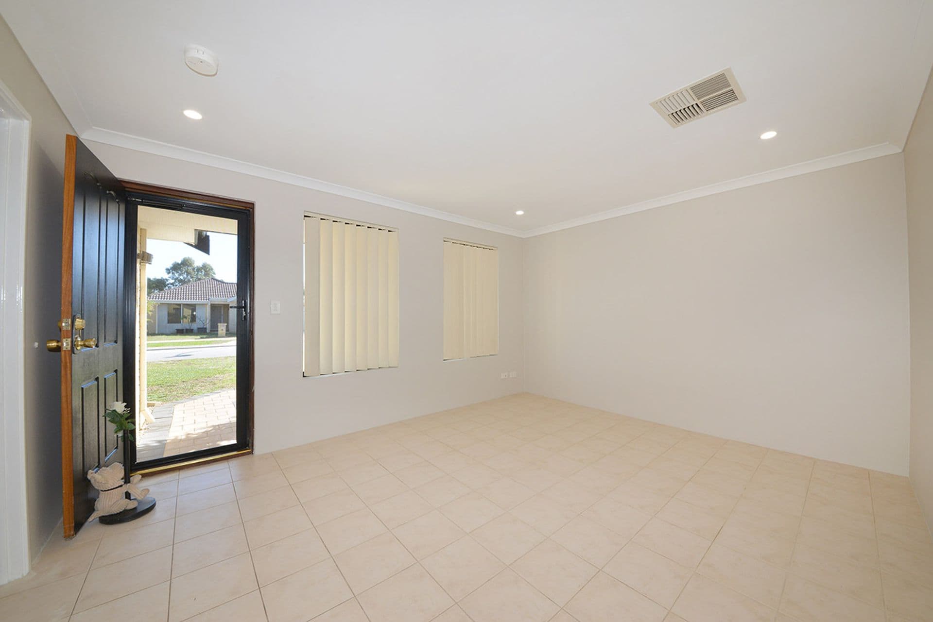 4 Springthorpe Terrace, Clarkson, WA, 6030, Clarkson - Thumbnail 2