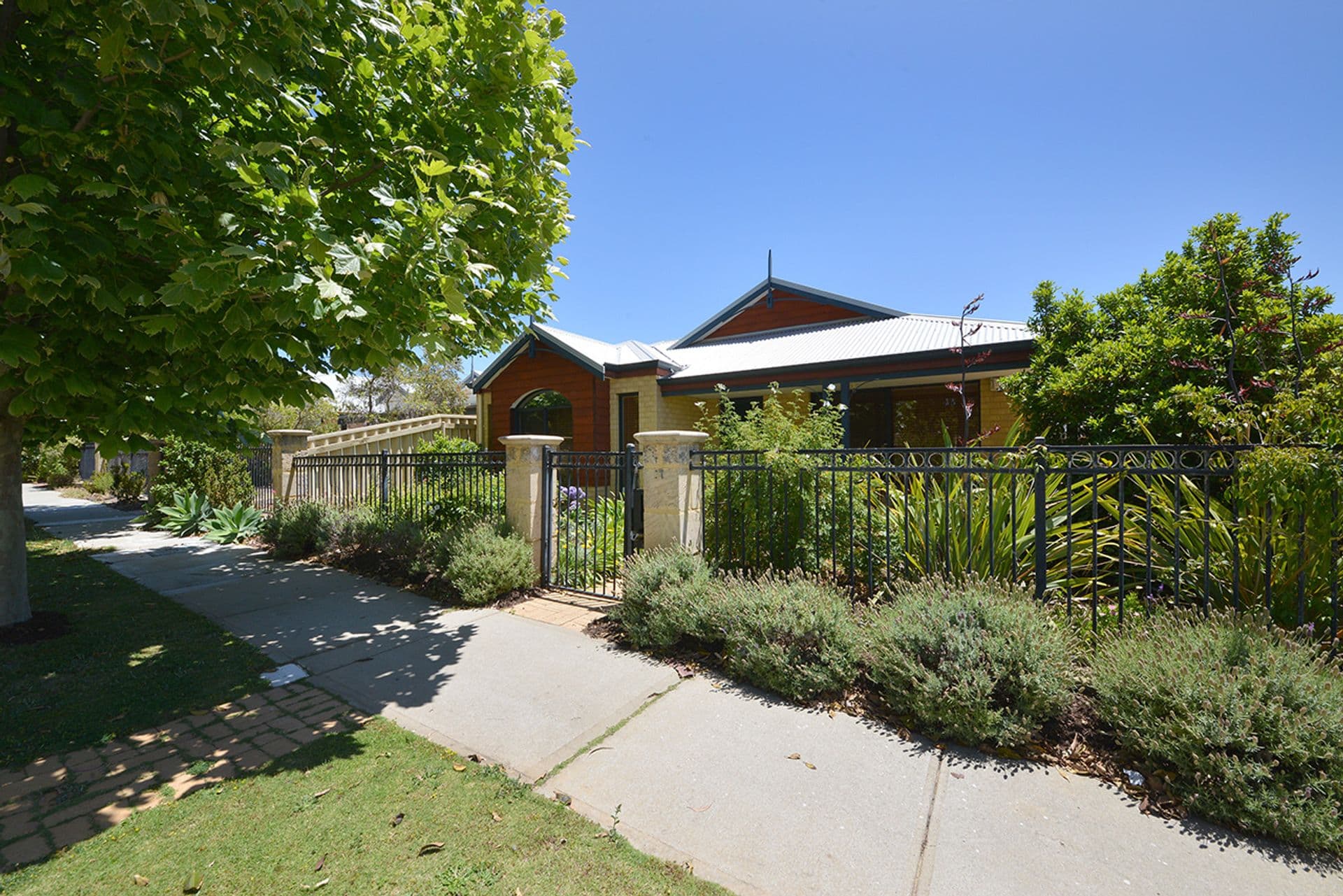 21 Alston Way, Butler, WA, 6036, Butler - Thumbnail 2