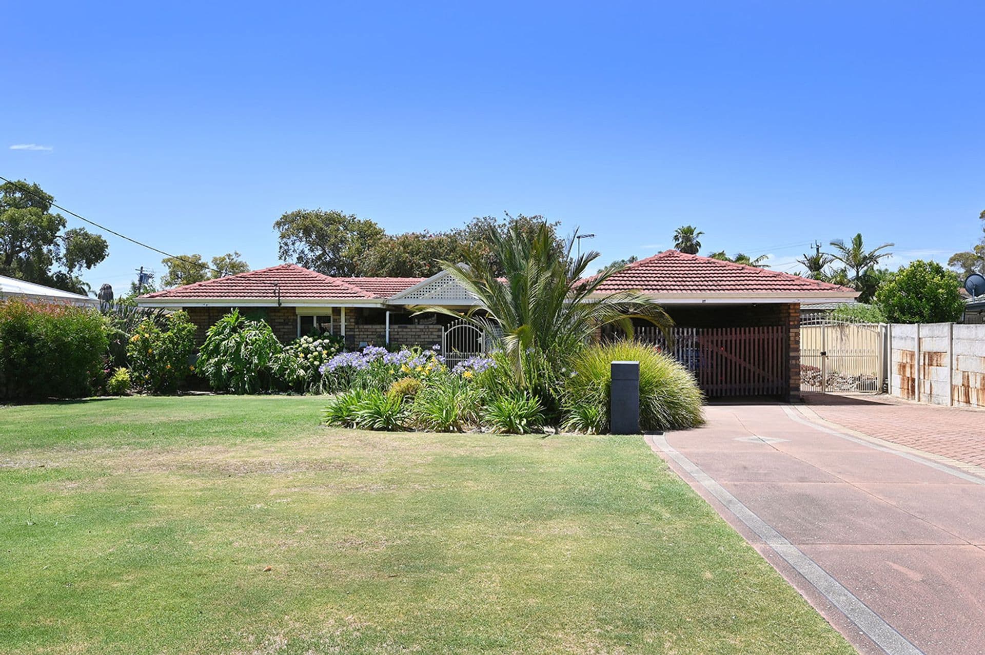 27 Warruga Way, Wanneroo, WA, 6065, Wanneroo - Thumbnail 2