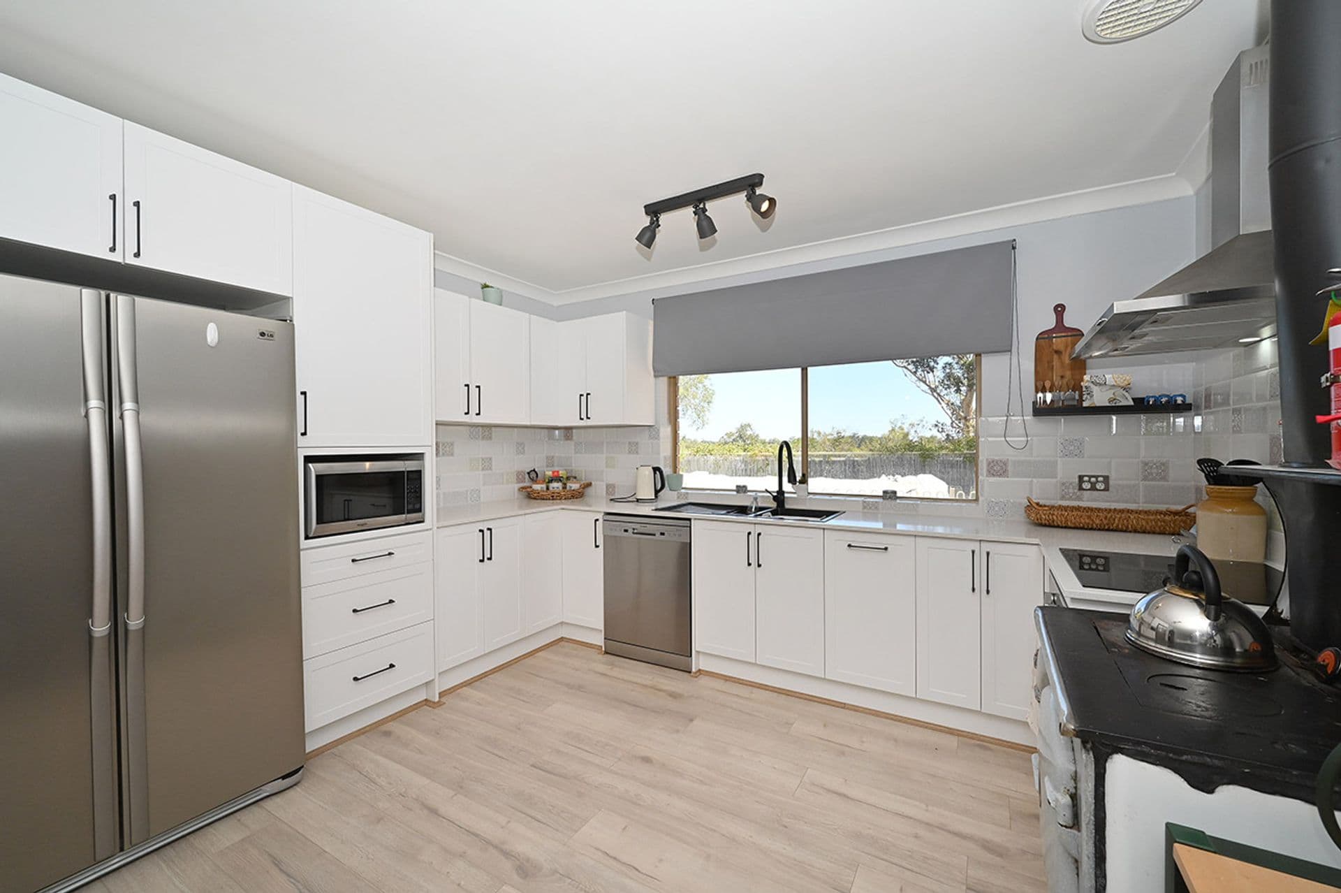 99 Birdwood Drive, Woodridge, WA, 6041, Woodridge - Thumbnail 8