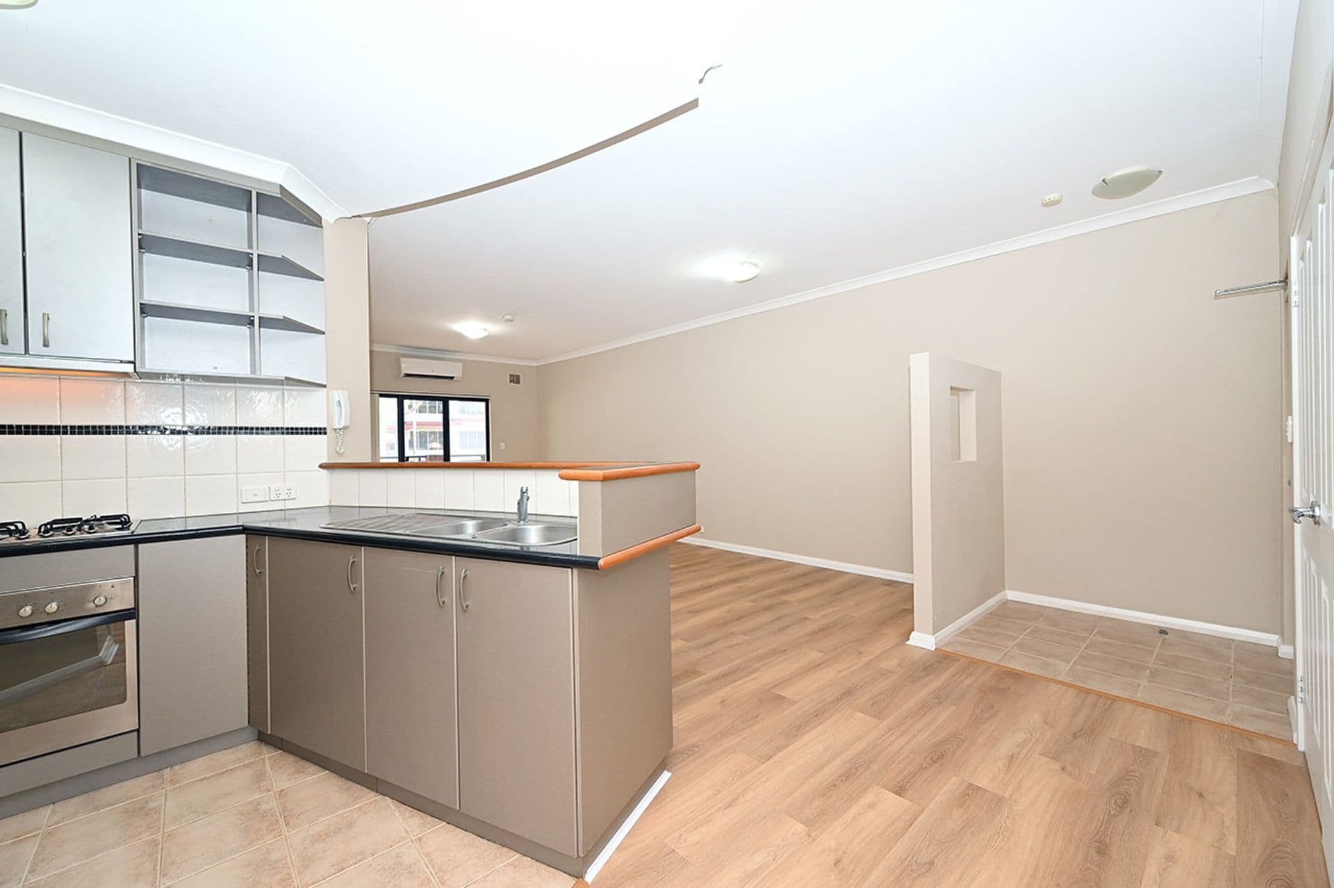 2/4 Rockbeare Grove, Ivanhoe, Ivanhoe - Thumbnail 8