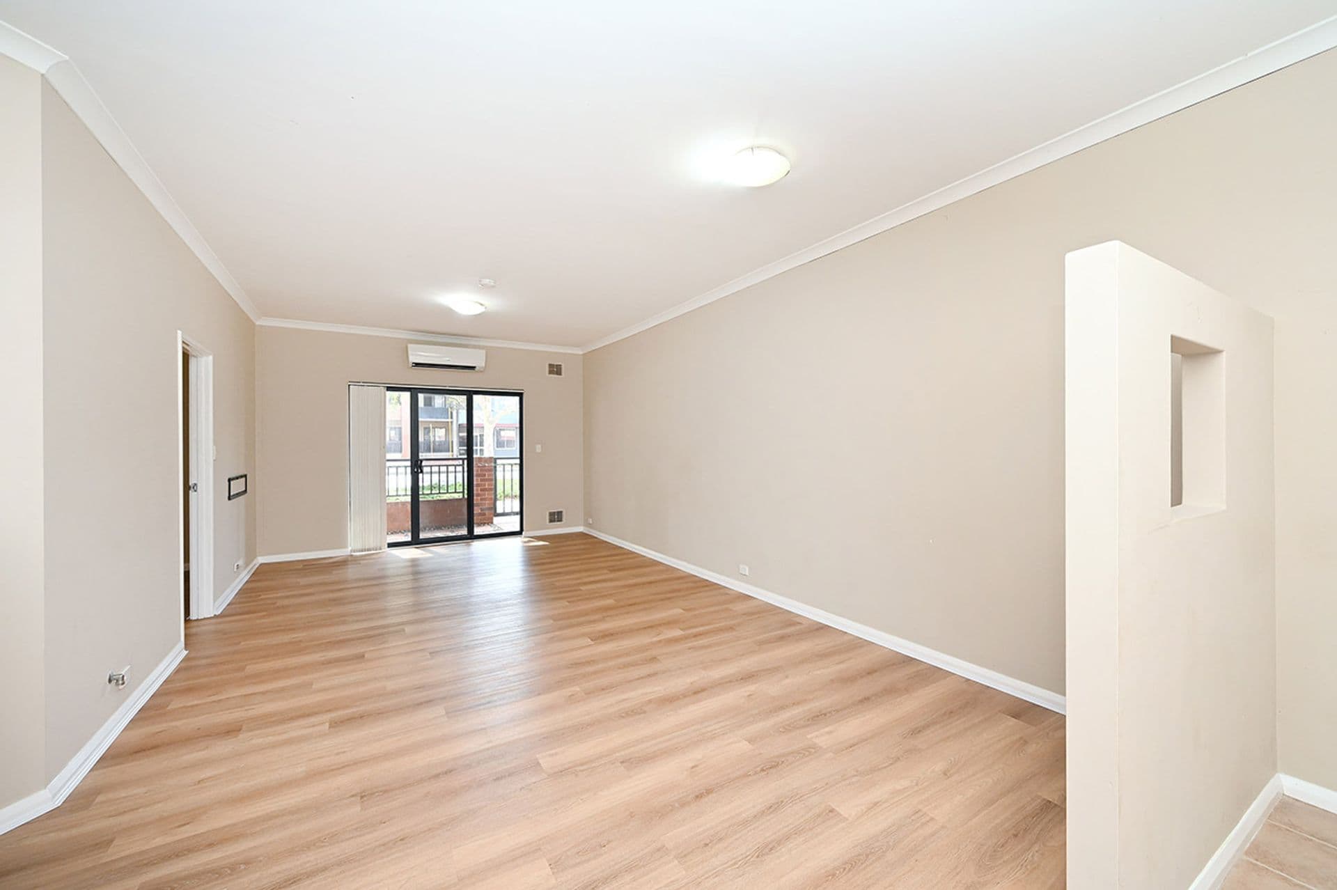 2/4 Rockbeare Grove, Ivanhoe, Ivanhoe - Thumbnail 5