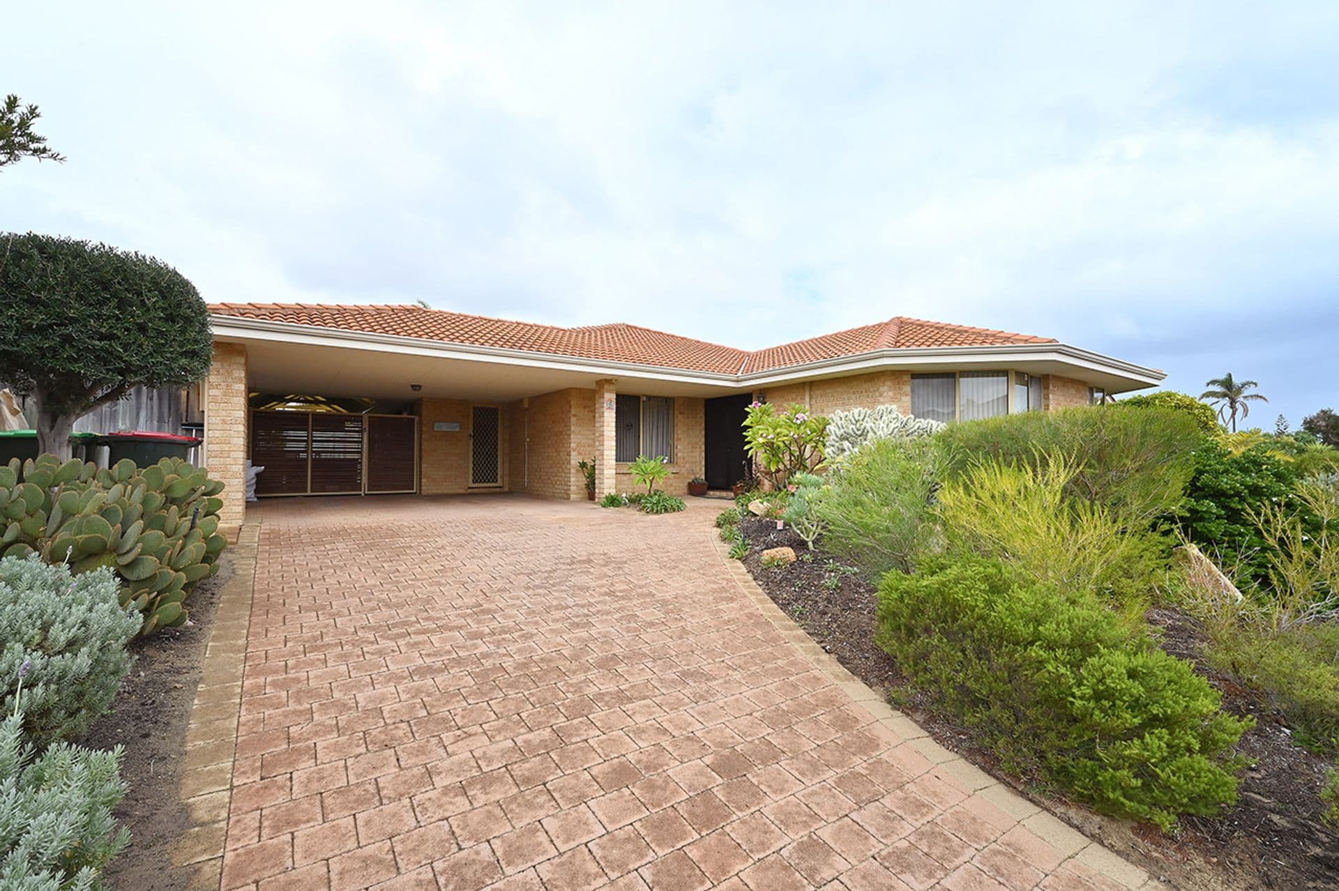 28 Cristobal Crescent, Mindarie, WA, 6030, Mindarie - Thumbnail 2