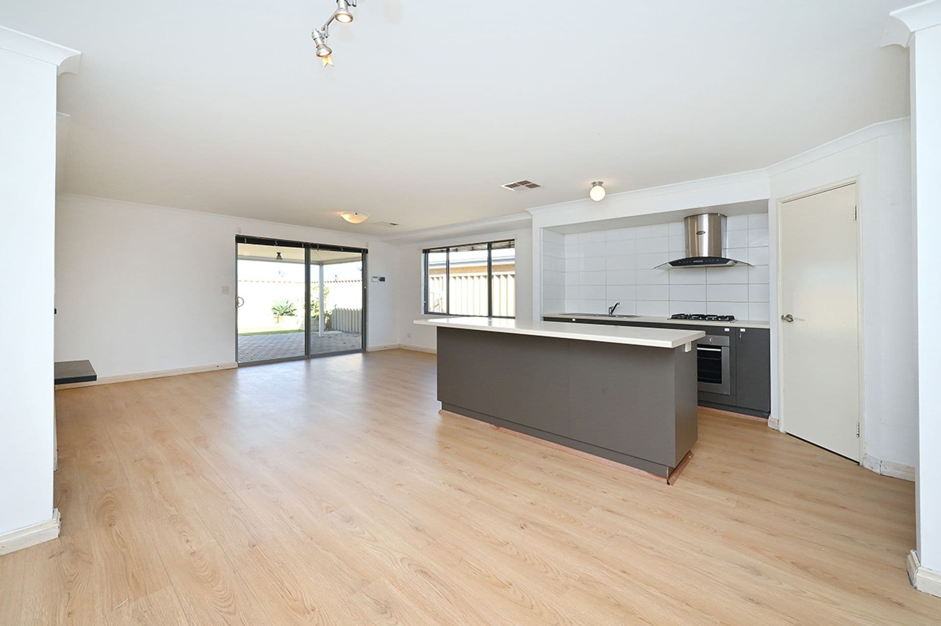 20 Altrincham Grove, Butler, WA, 6036, Butler - Thumbnail 4