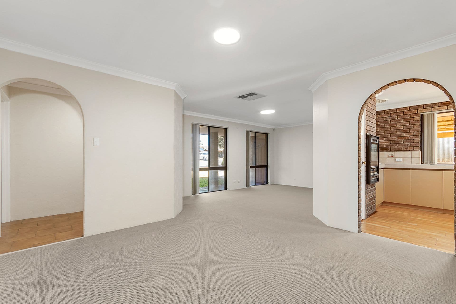 8 Minda Place, Wanneroo, WA, 6065, Wanneroo - Thumbnail 3