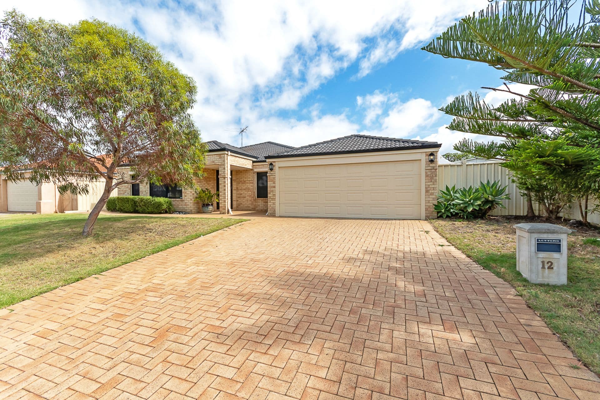 12 Lochnagar Way, Kinross, WA, 6028, Kinross - Thumbnail 2
