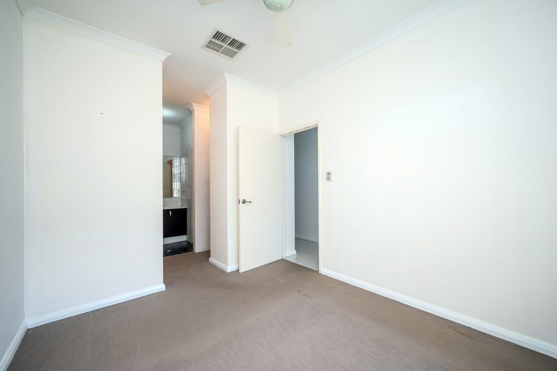 209 Camborne Parkway, Butler, WA, 6036, Butler - Thumbnail 5