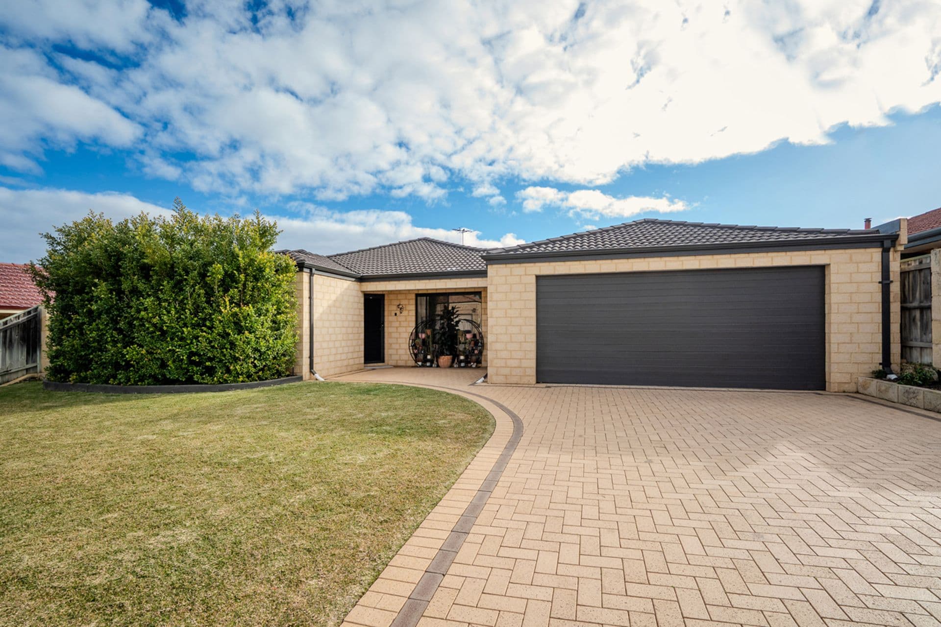 15 Ostend Parade, Mindarie, WA, 6030, Mindarie - Thumbnail 2