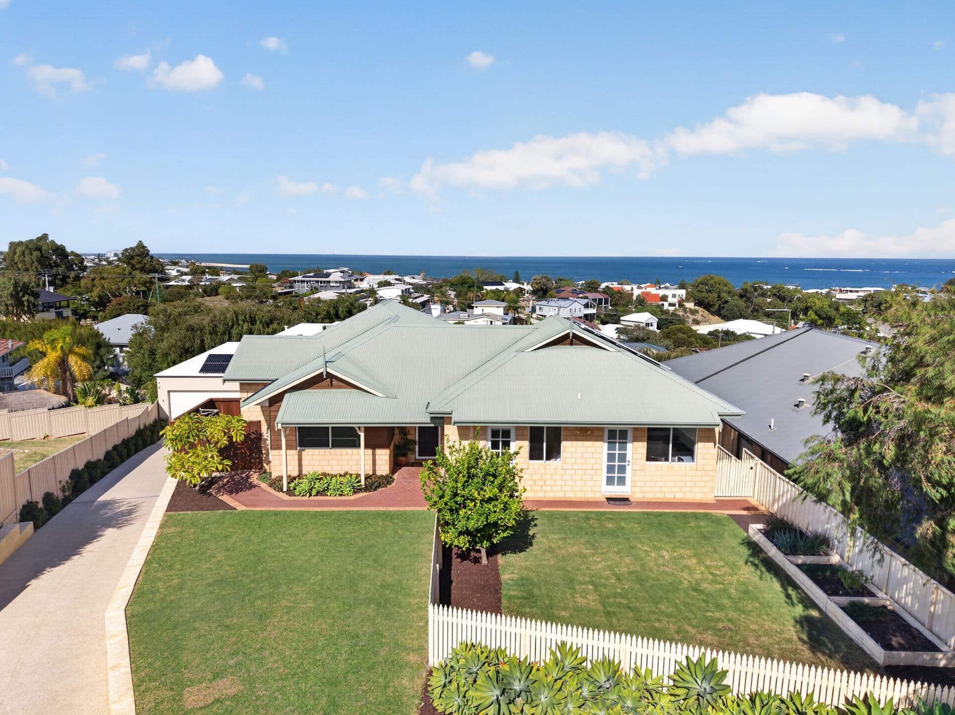 18 Cox Crescent, Quinns Rocks, WA, 6030, Quinns Rocks - Thumbnail 2
