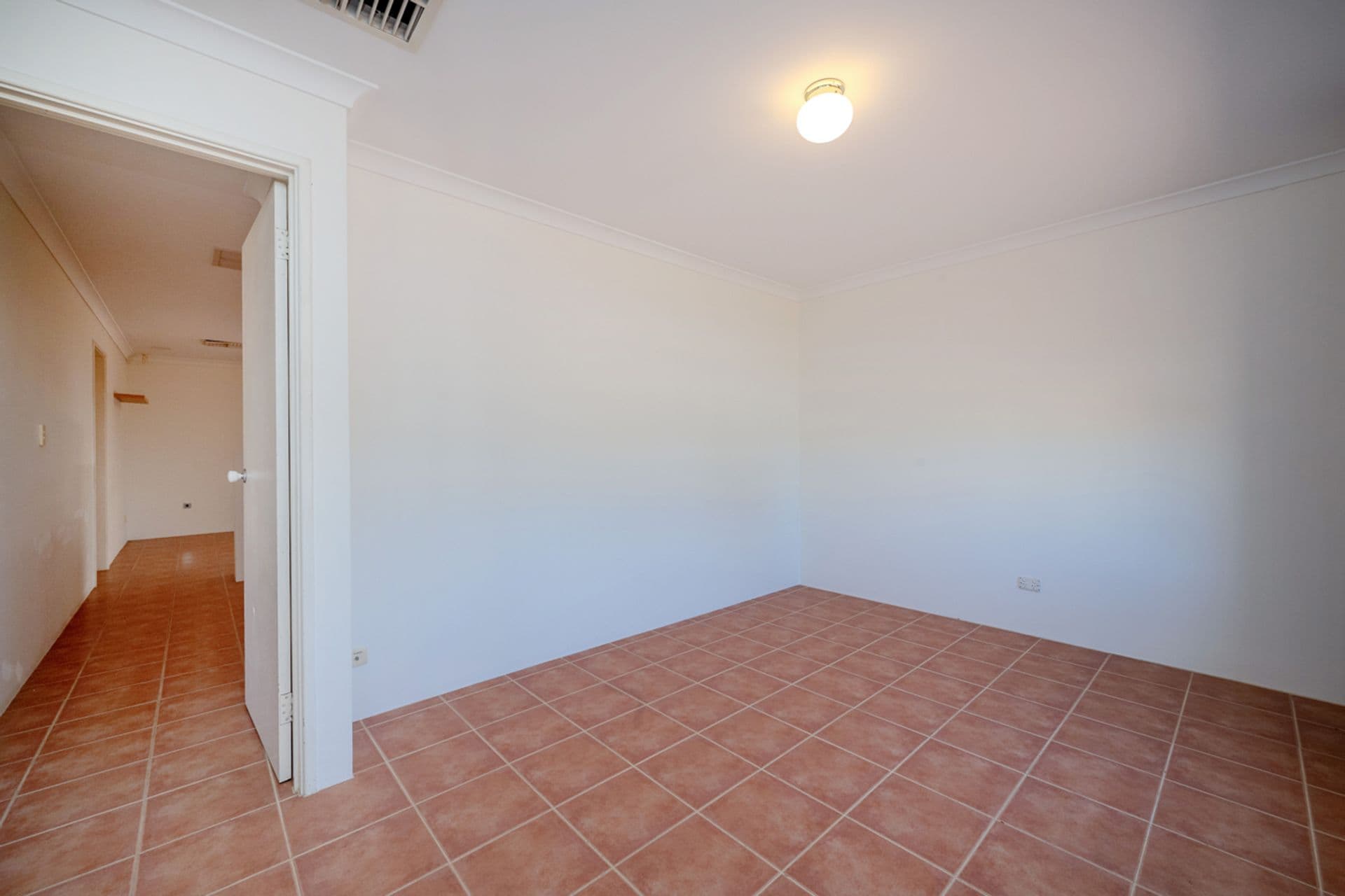 7 Tapalla Turn, Merriwa, WA, 6030, Merriwa - Thumbnail 2
