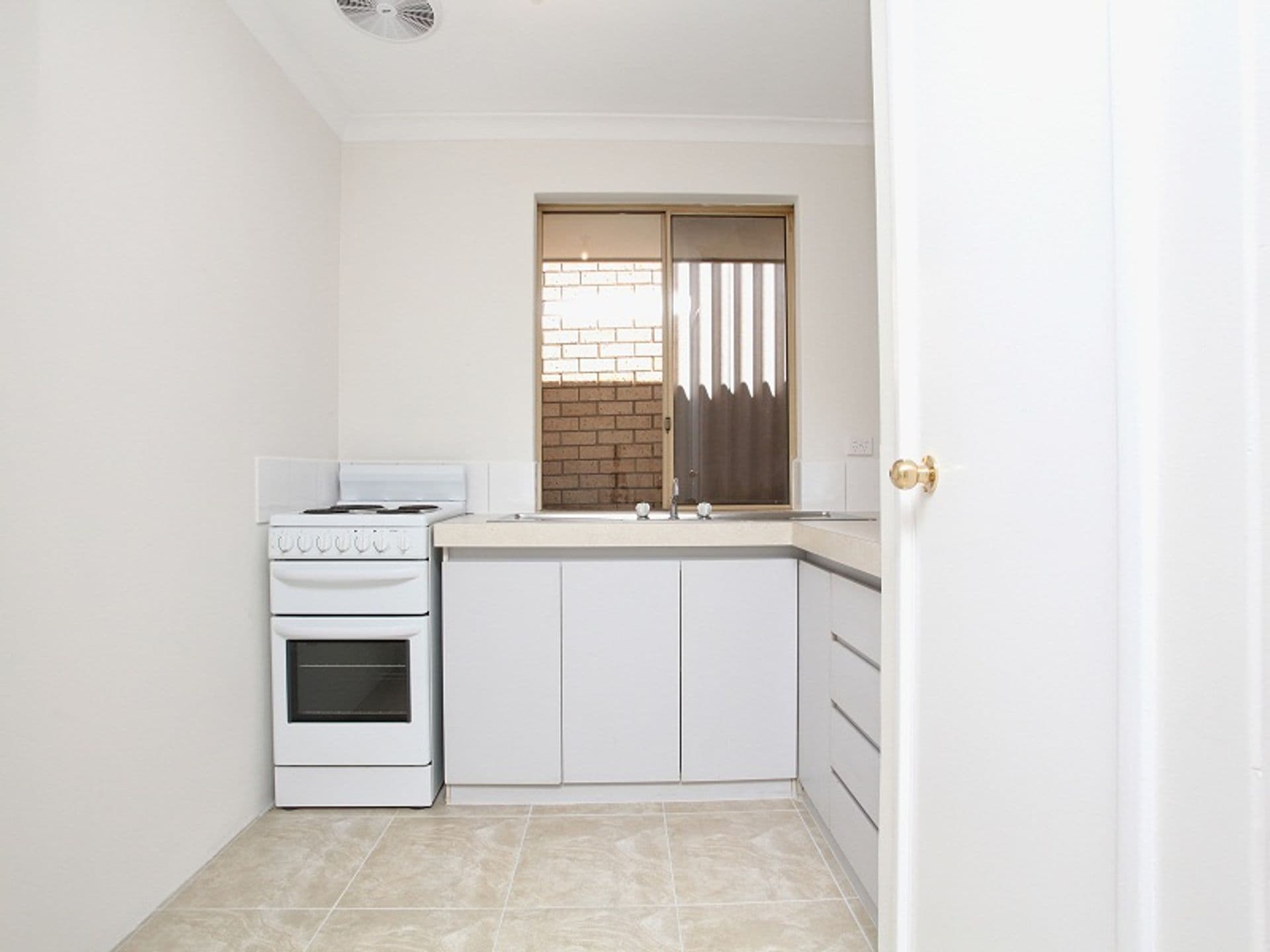 5/96 Simpson Avenue, Rockingham, WA, 6168, Rockingham - Thumbnail 3