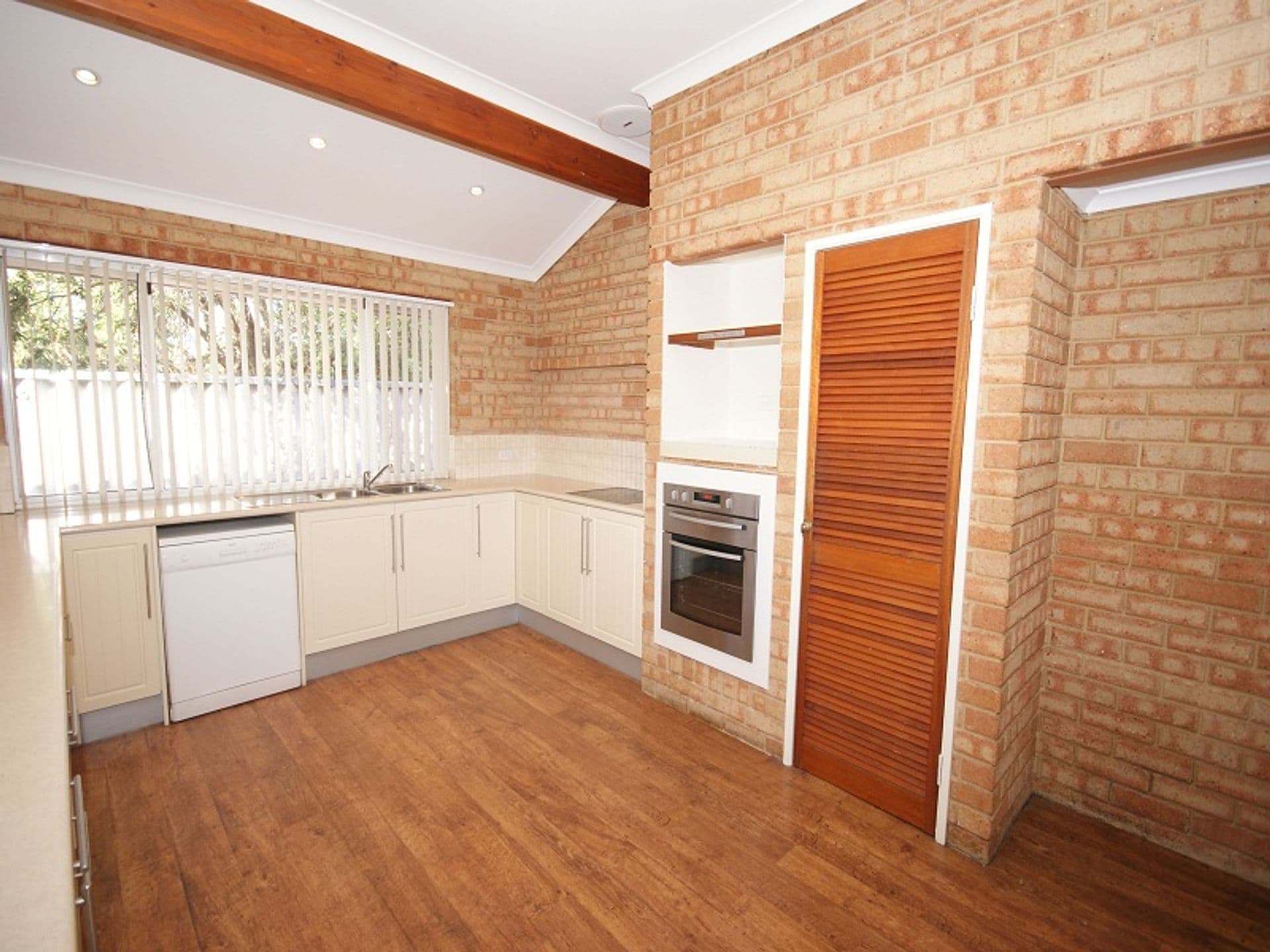 20/61 Rockingham Beach Road, Rockingham, WA, 6168, Warnbro - Thumbnail 2