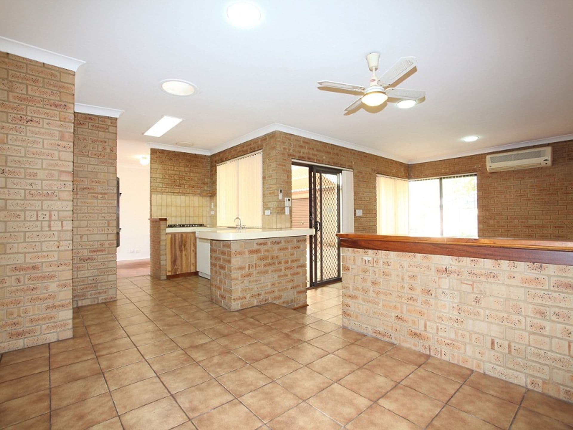 20/61 Rockingham Beach Road, Rockingham, WA, 6168, Waikiki - Thumbnail 2