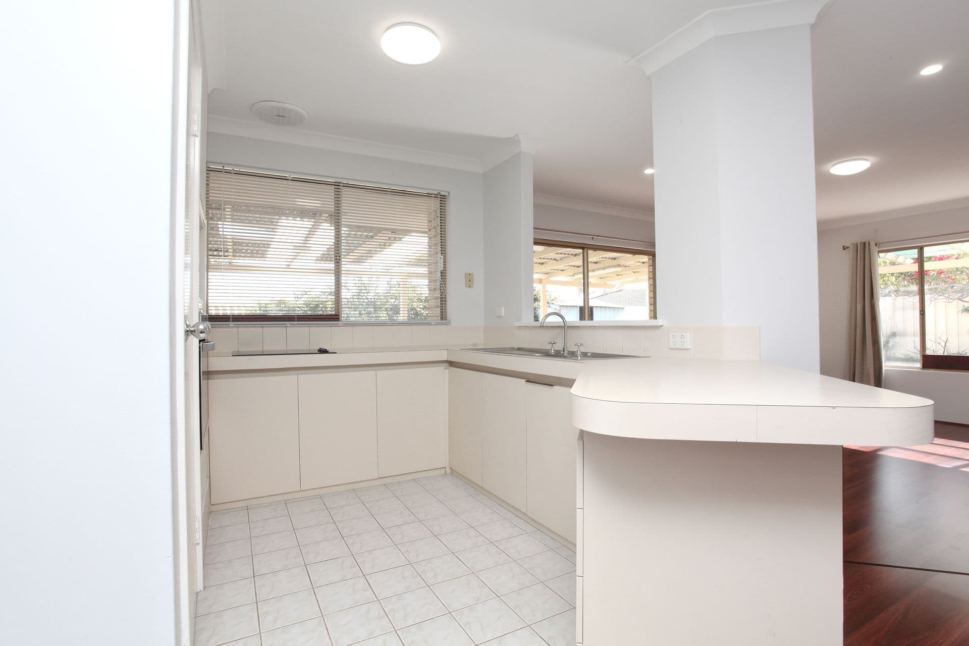 20/61 Rockingham Beach Road, Rockingham, WA, 6168, West Tamworth - Thumbnail 4