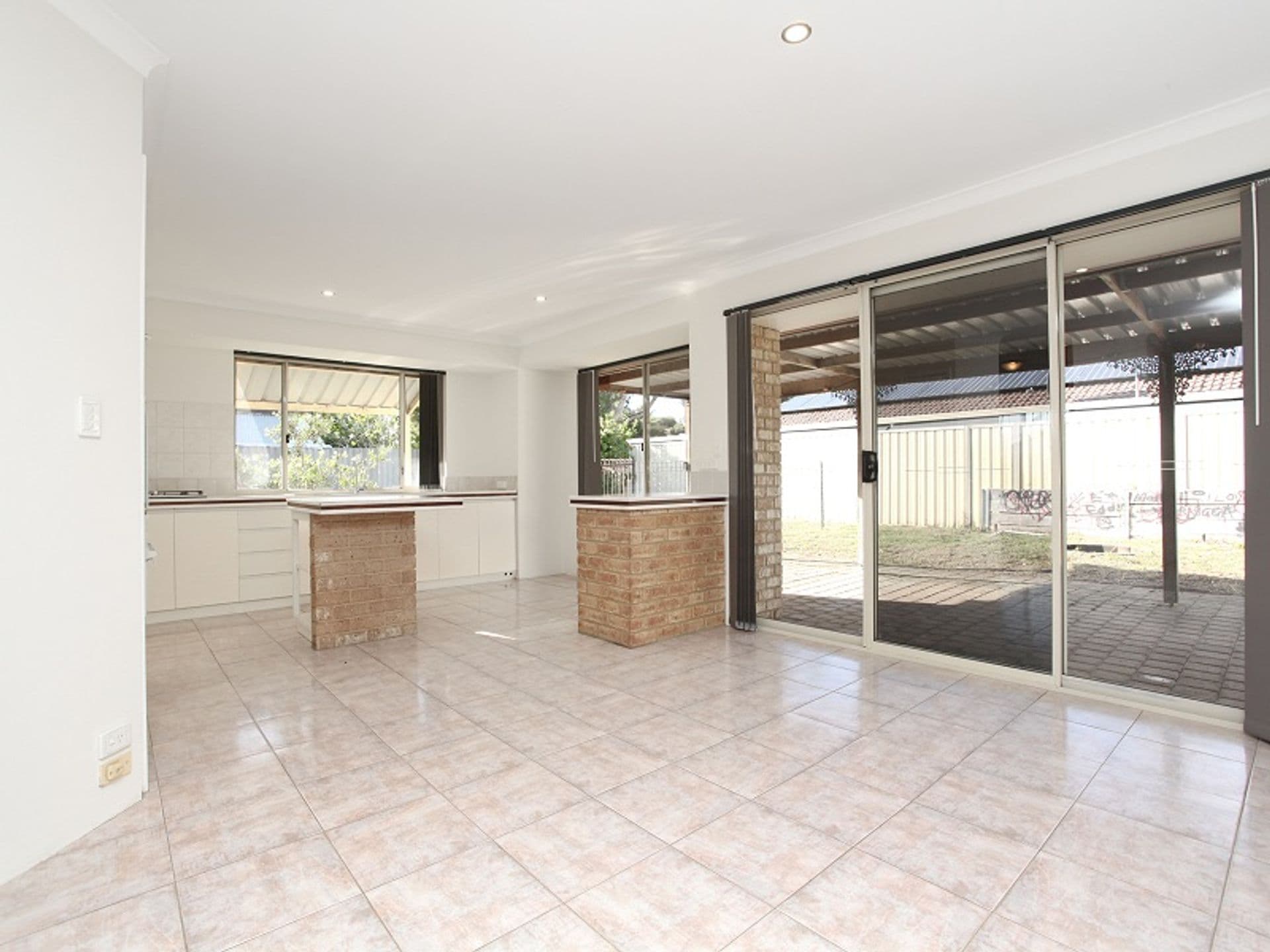 20/61 Rockingham Beach Road, Rockingham, WA, 6168, Safety Bay - Thumbnail 2