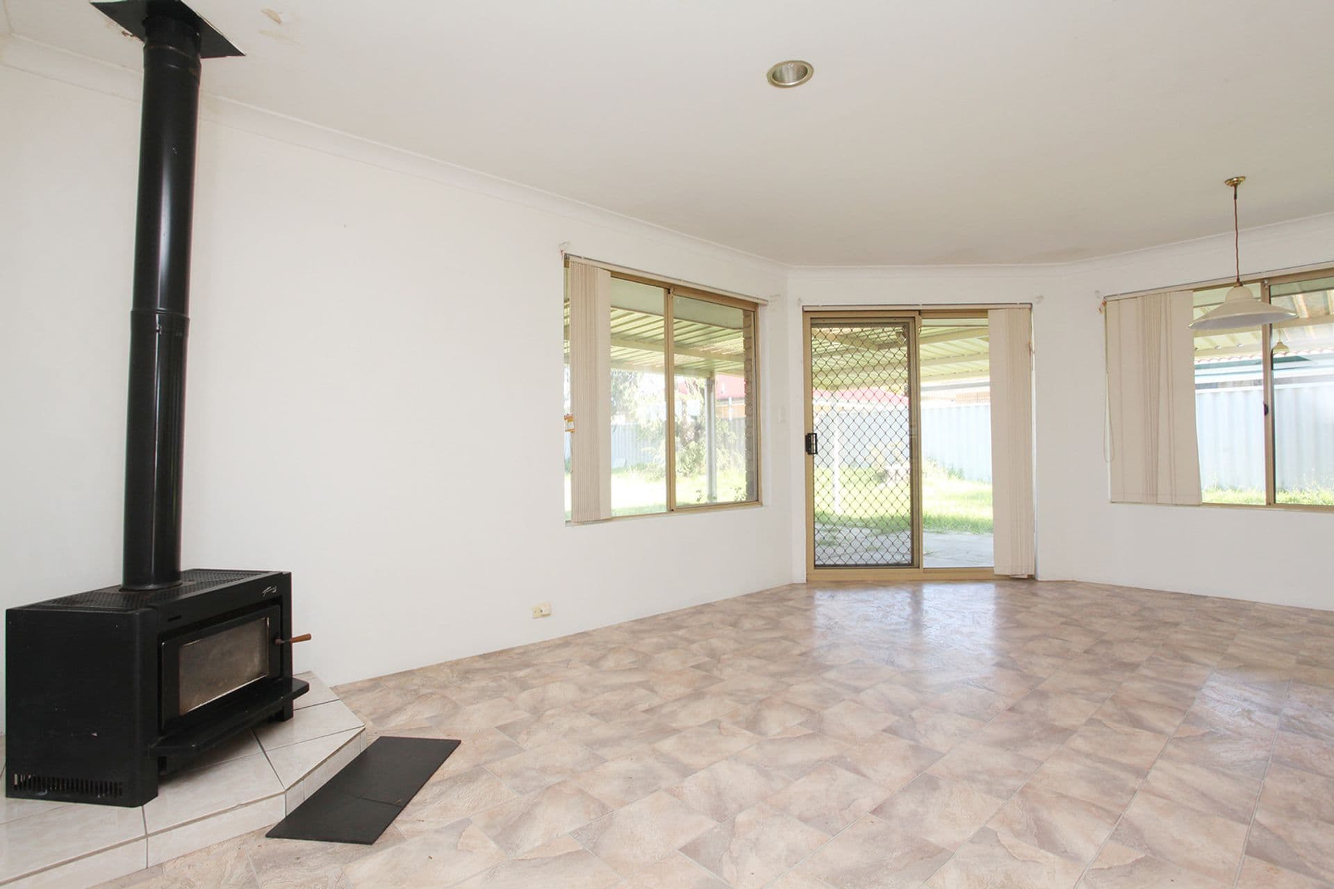 20/61 Rockingham Beach Road, Rockingham, WA, 6168, Cooloongup - Thumbnail 2