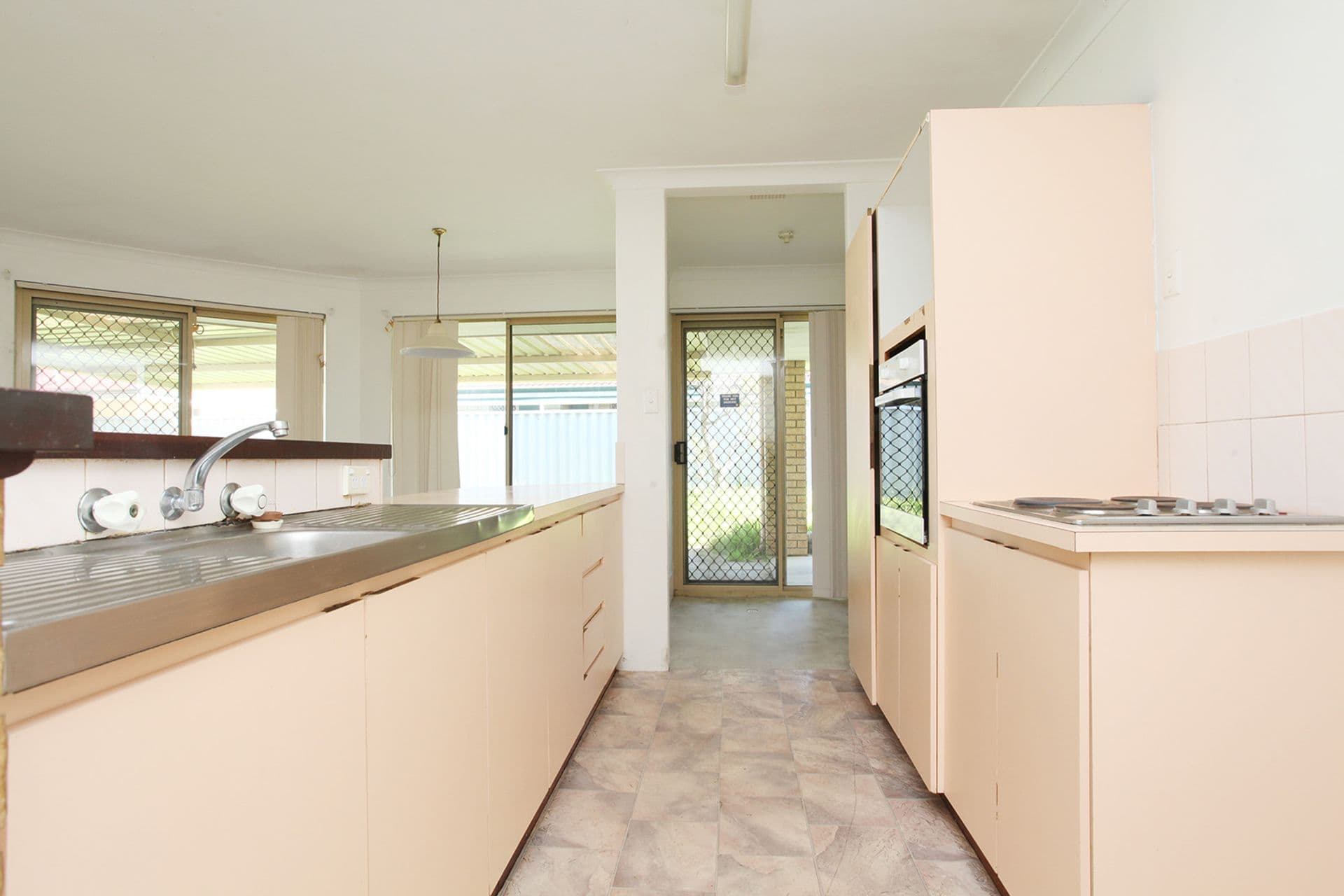 20/61 Rockingham Beach Road, Rockingham, WA, 6168, Cooloongup - Thumbnail 4