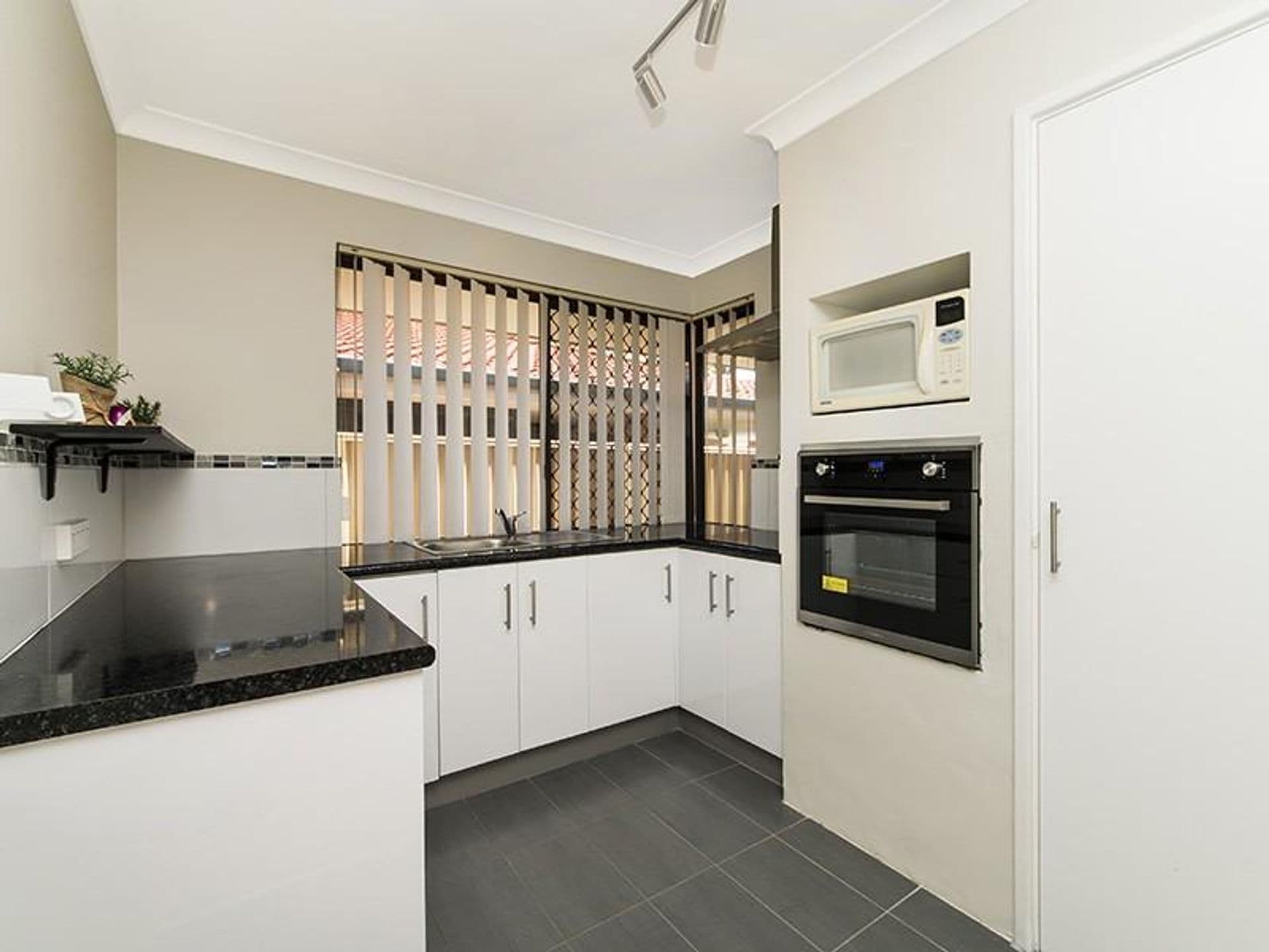 9/3 Alexandra Street, Rockingham, WA, 6168, Rockingham - Thumbnail 6