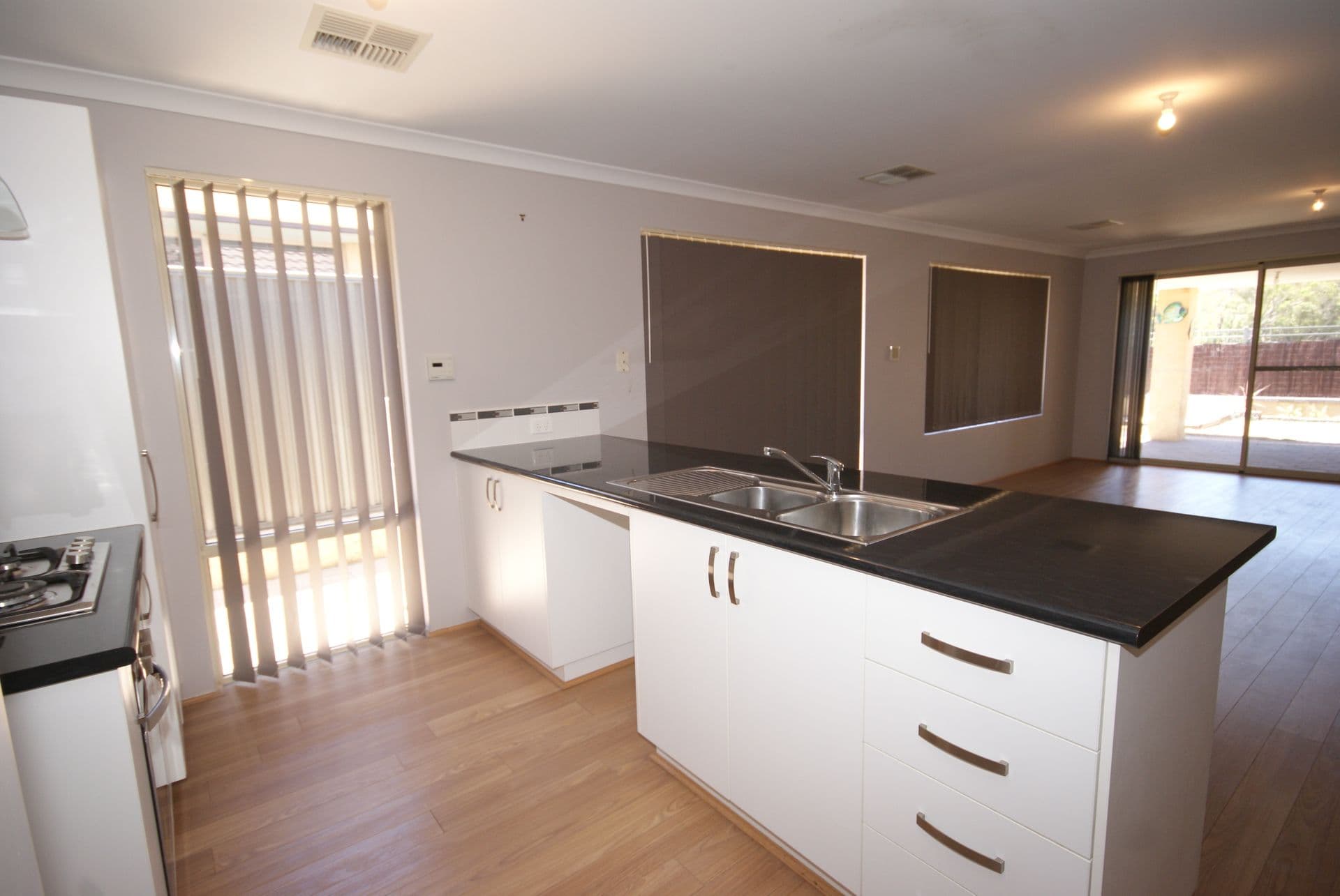 20/61 Rockingham Beach Road, Rockingham, WA, 6168, Highbury - Thumbnail 2