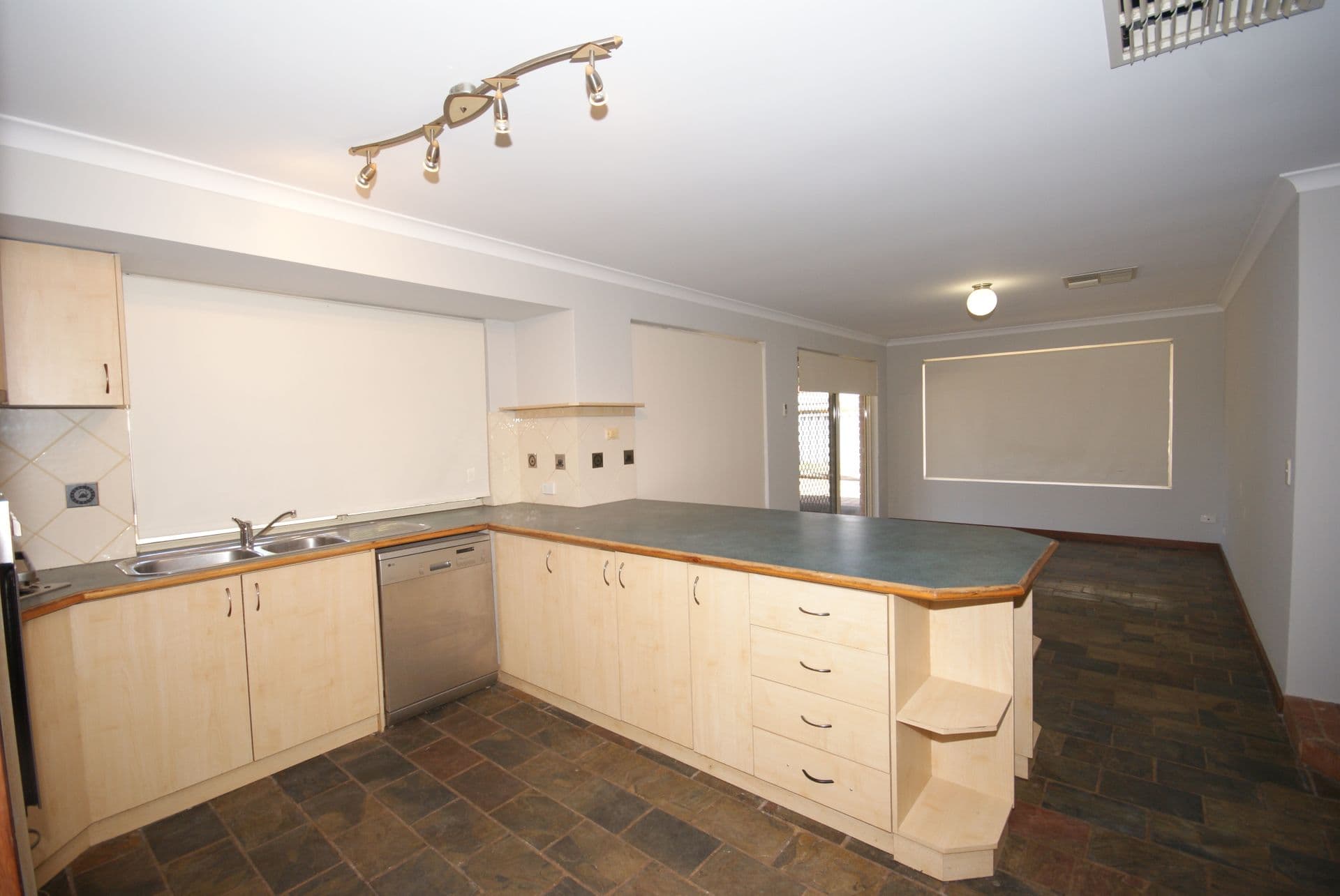 20/61 Rockingham Beach Road, Rockingham, WA, 6168, Warnbro - Thumbnail 8