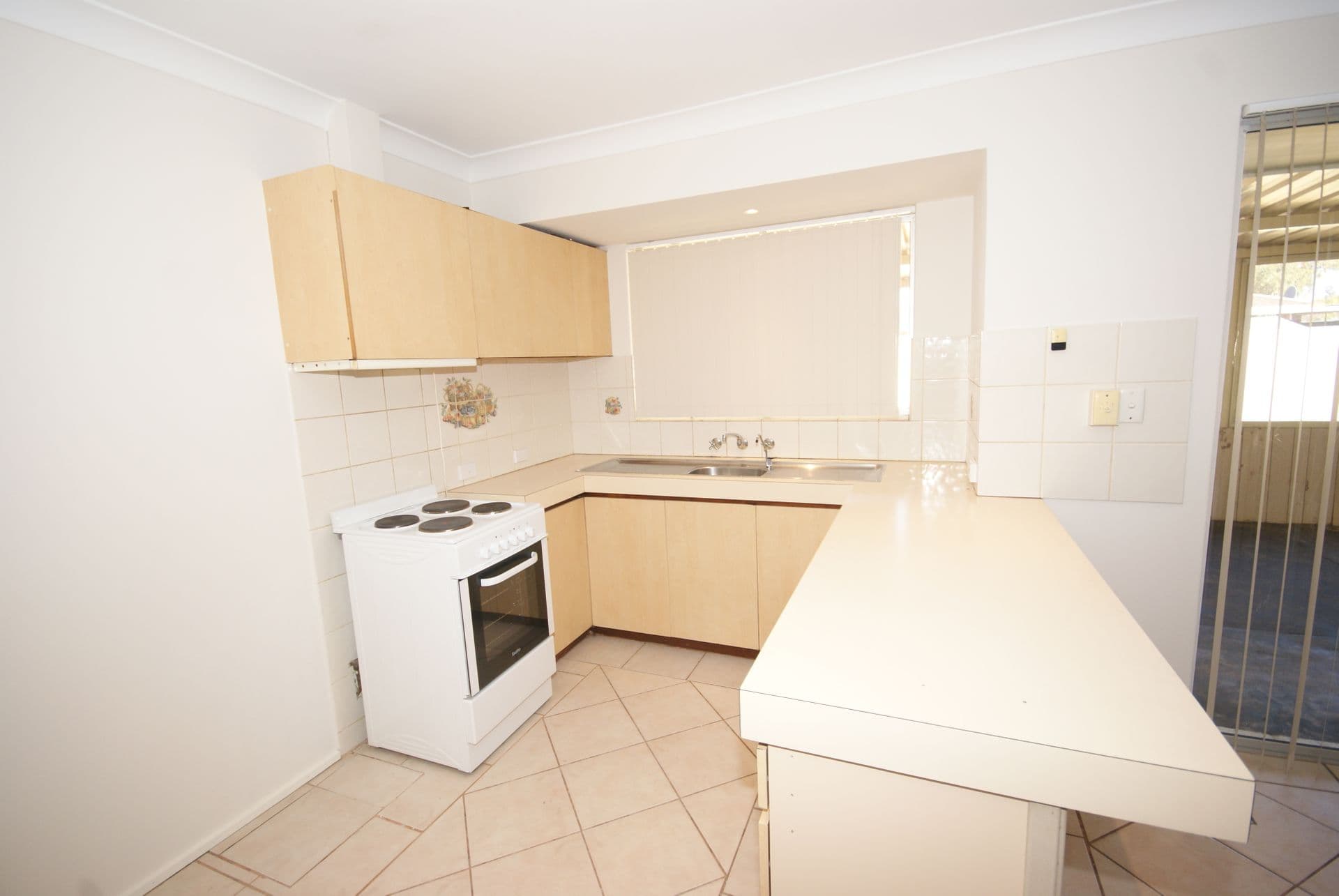 20/61 Rockingham Beach Road, Rockingham, WA, 6168, Cooloongup - Thumbnail 3