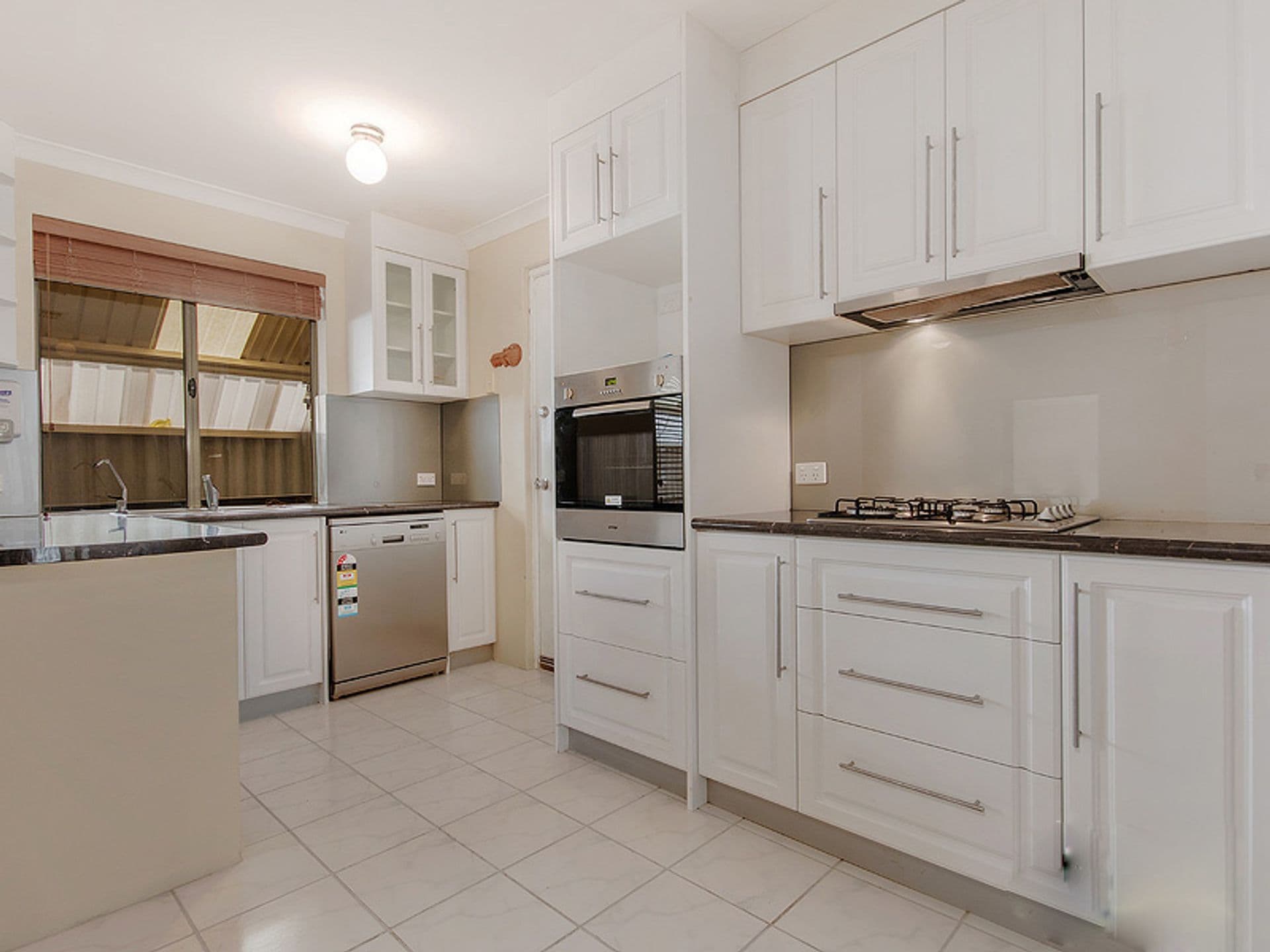 20/61 Rockingham Beach Road, Rockingham, WA, 6168, Warnbro - Thumbnail 2