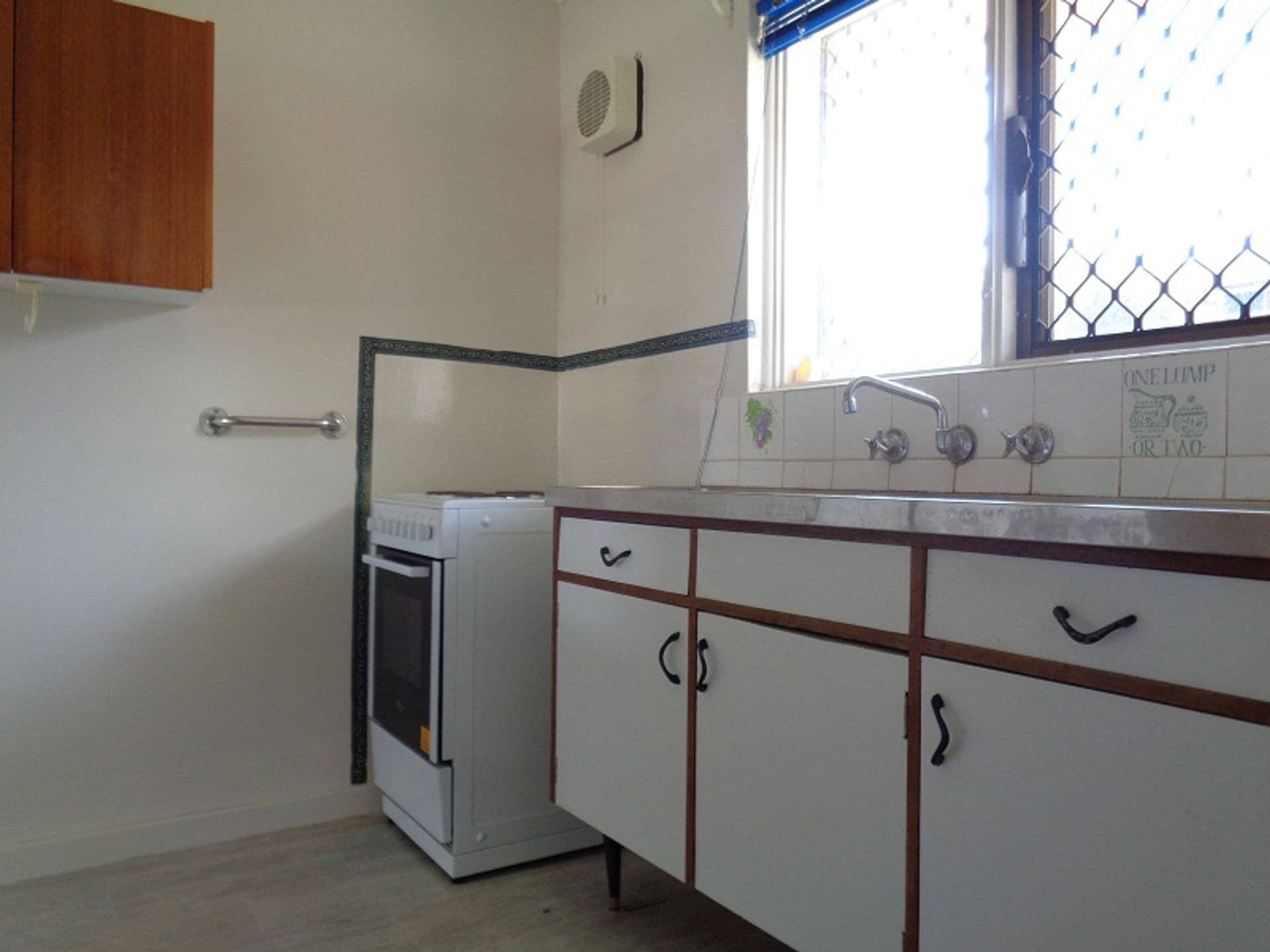 11/15  Corvus Place, Rockingham, WA, 6168, Rockingham - Thumbnail 4