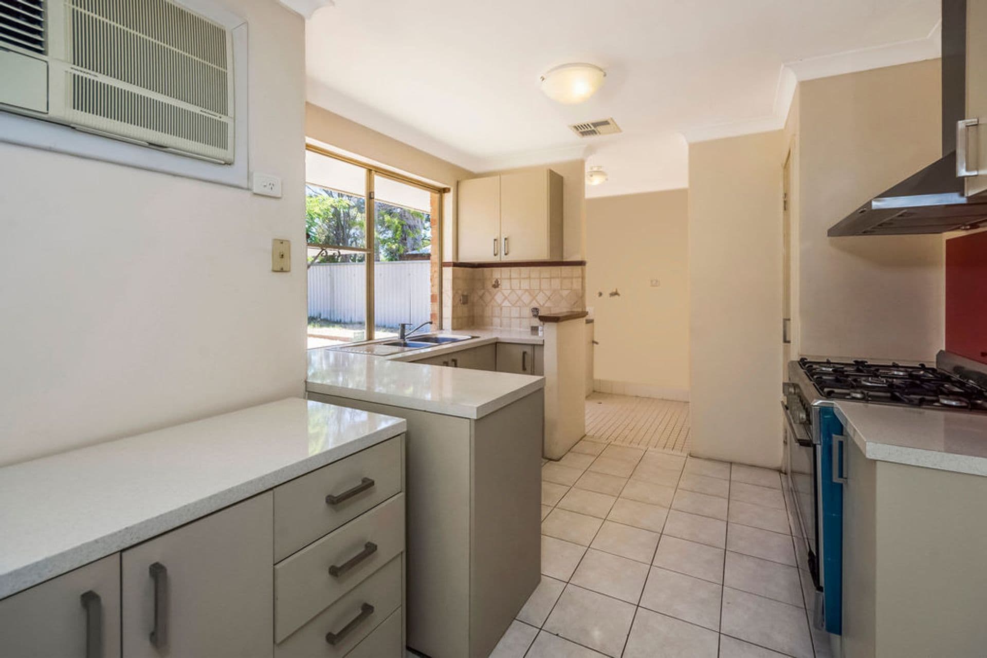 20/61 Rockingham Beach Road, Rockingham, WA, 6168, Cooloongup - Thumbnail 2