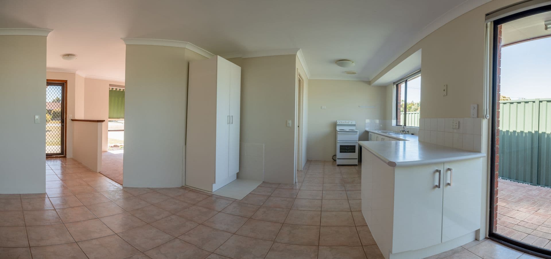 20/61 Rockingham Beach Road, Rockingham, WA, 6168, Warnbro - Thumbnail 3