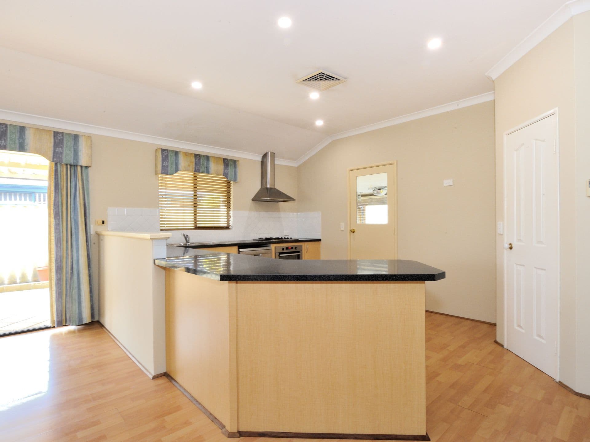 20/61 Rockingham Beach Road, Rockingham, WA, 6168, Port Kennedy - Thumbnail 7