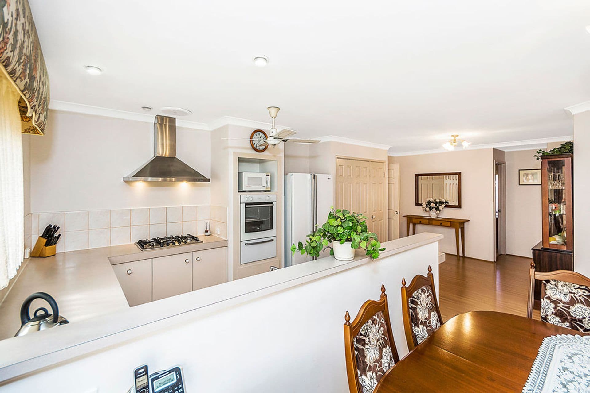 10 Pebblebeach Cove, Waikiki, WA, 6169, Waikiki - Thumbnail 2