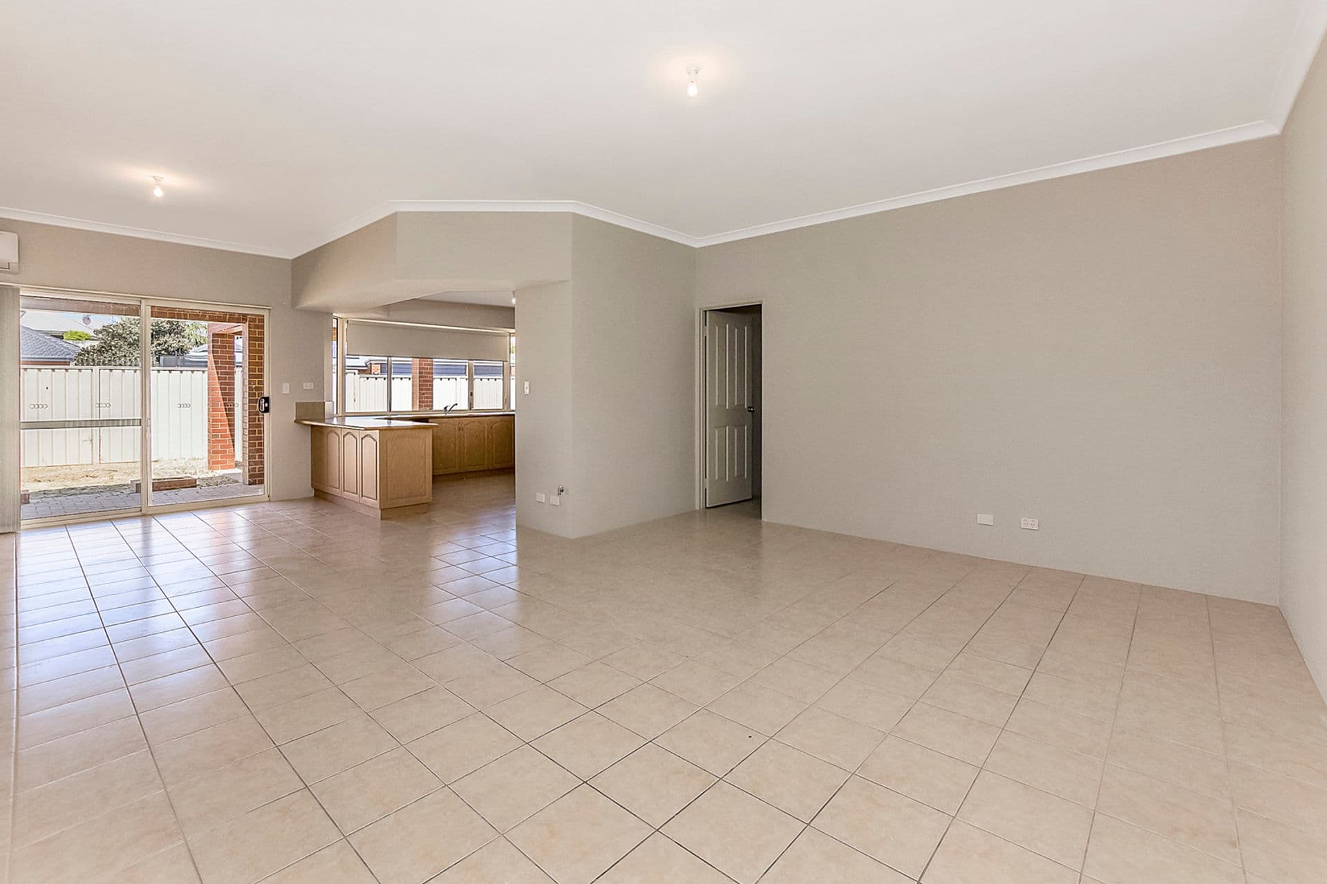 20/61 Rockingham Beach Road, Rockingham, WA, 6168, Baldivis - Thumbnail 4