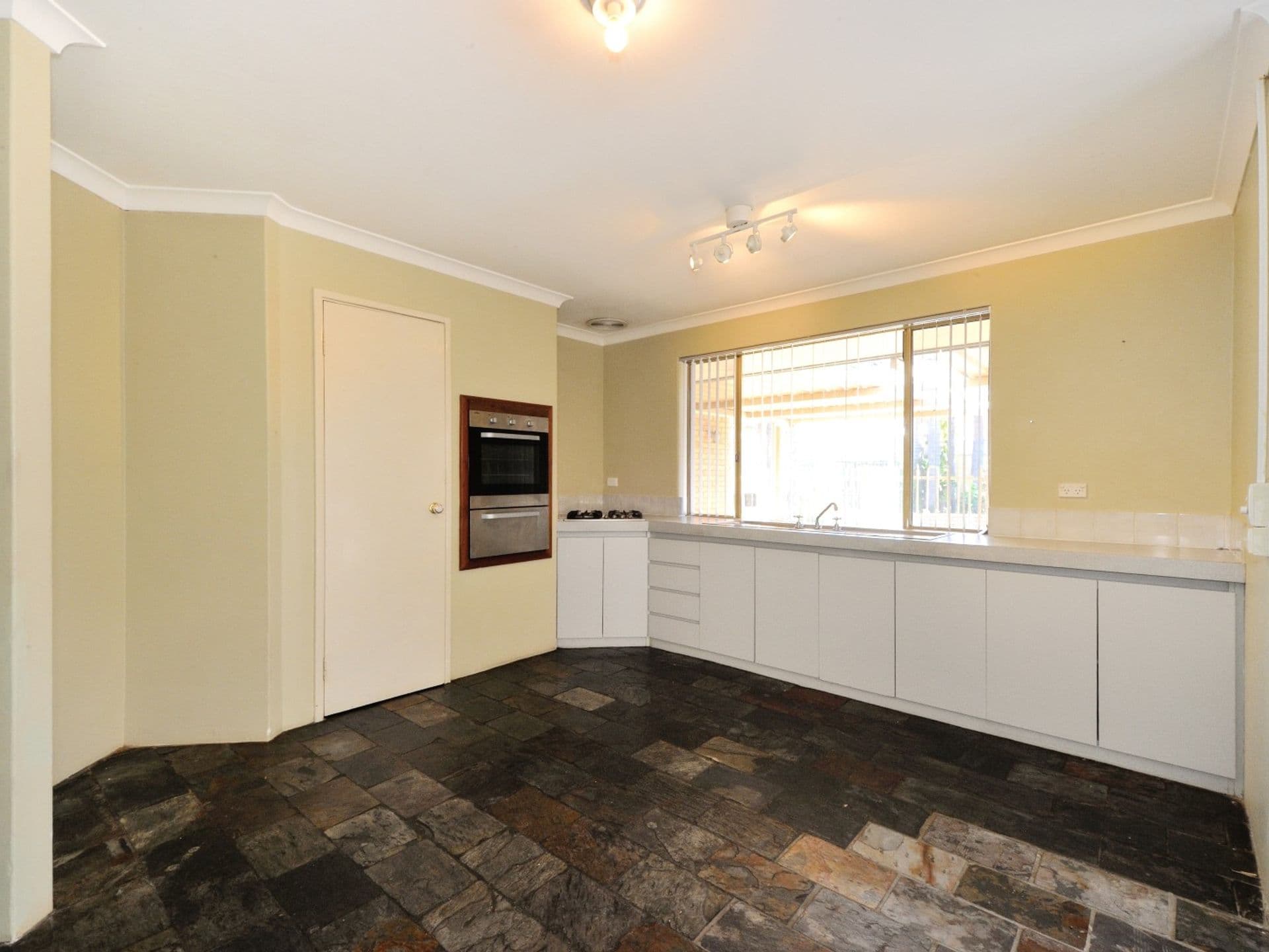 20/61 Rockingham Beach Road, Rockingham, WA, 6168, Cooloongup - Thumbnail 5