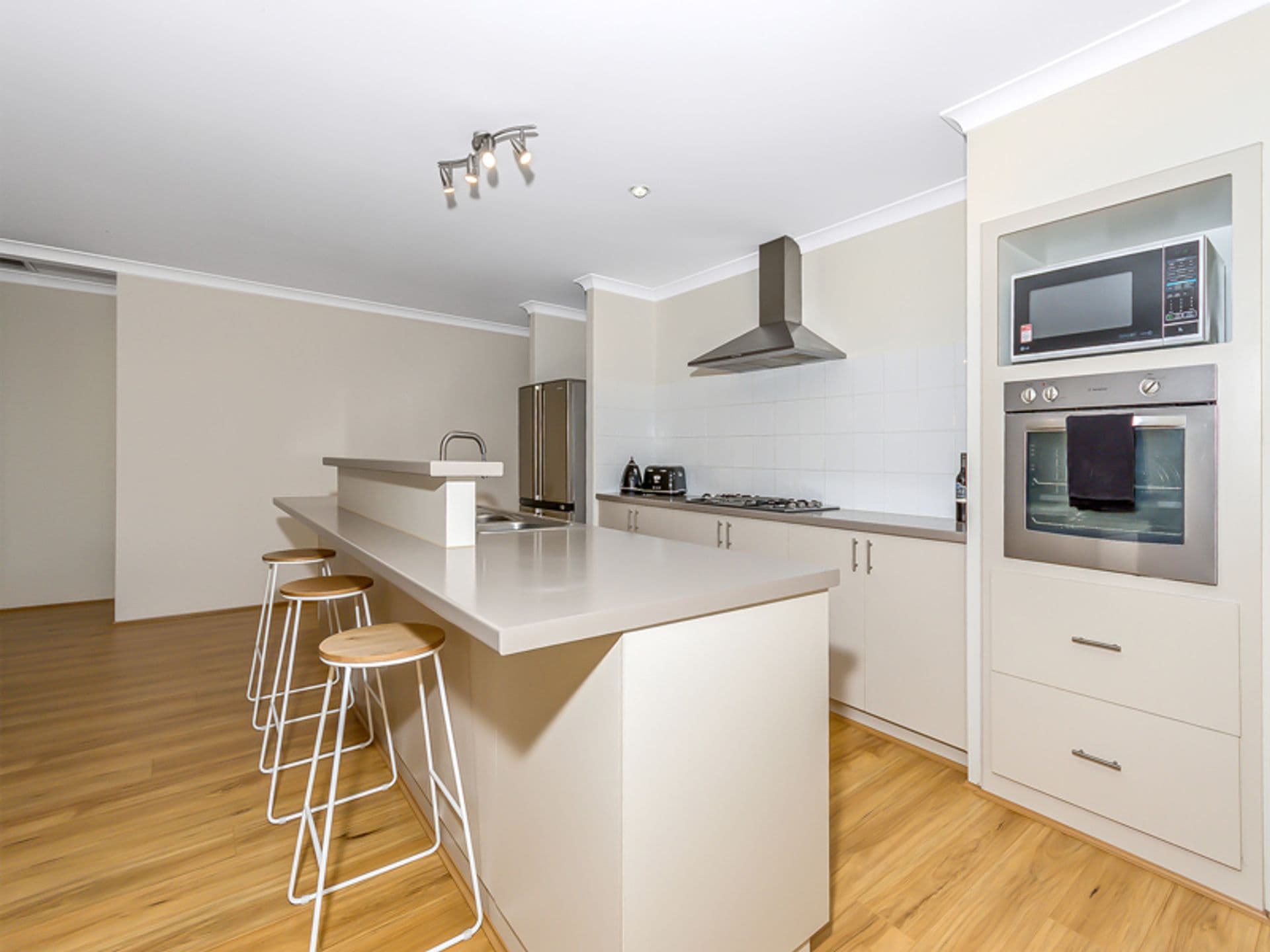 20/61 Rockingham Beach Road, Rockingham, WA, 6168, Secret Harbour - Thumbnail 3