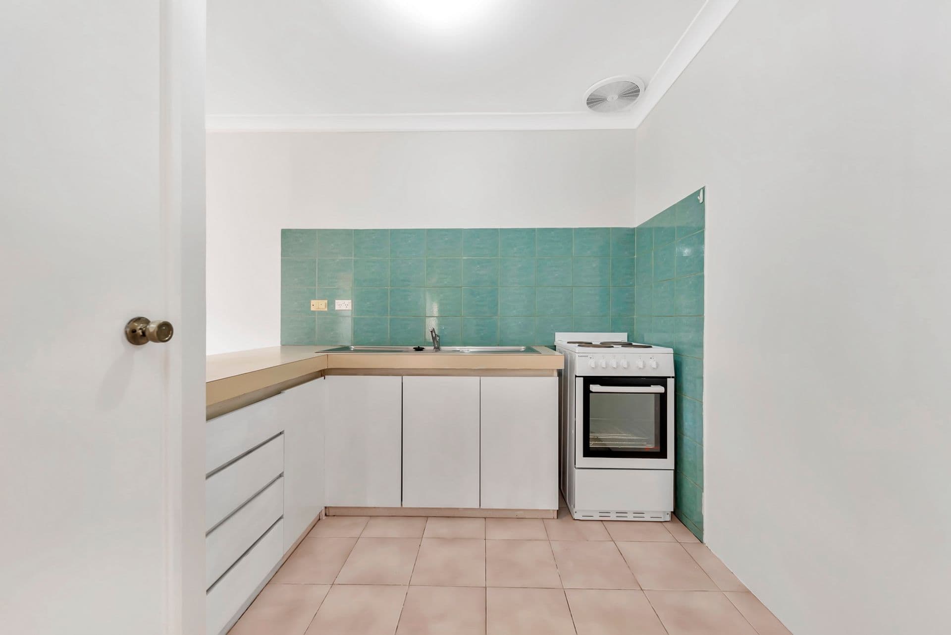 1/10 Merope Close, Rockingham, WA, 6168, Rockingham - Thumbnail 2