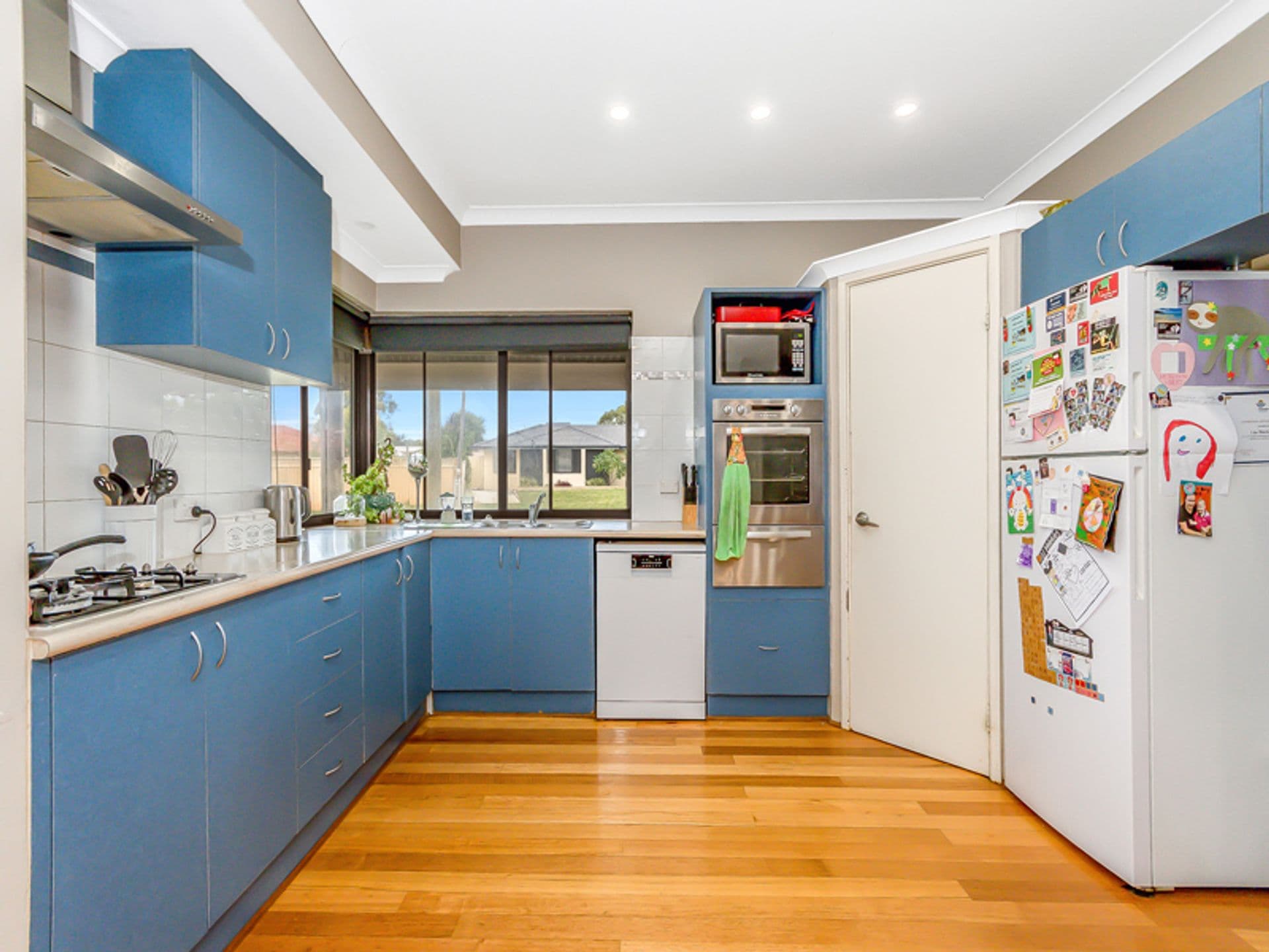 4 Mayfair Court, Cooloongup, WA, 6168, Cooloongup - Thumbnail 2