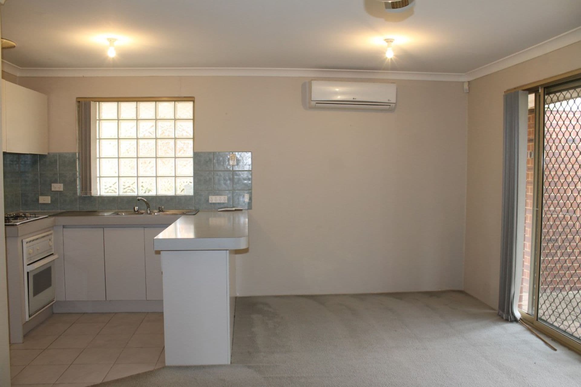 4/113 Simpson Avenue, Rockingham, WA, 6168, Rockingham - Thumbnail 3