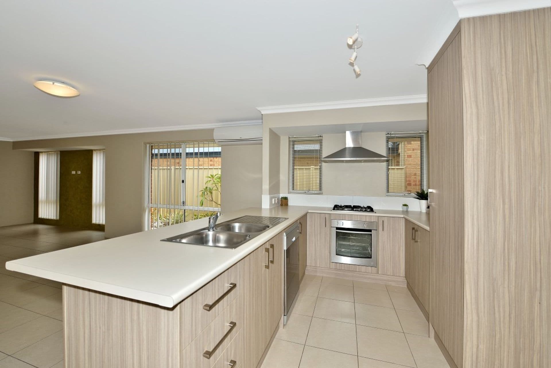 20/61 Rockingham Beach Road, Rockingham, WA, 6168, Lakelands - Thumbnail 3