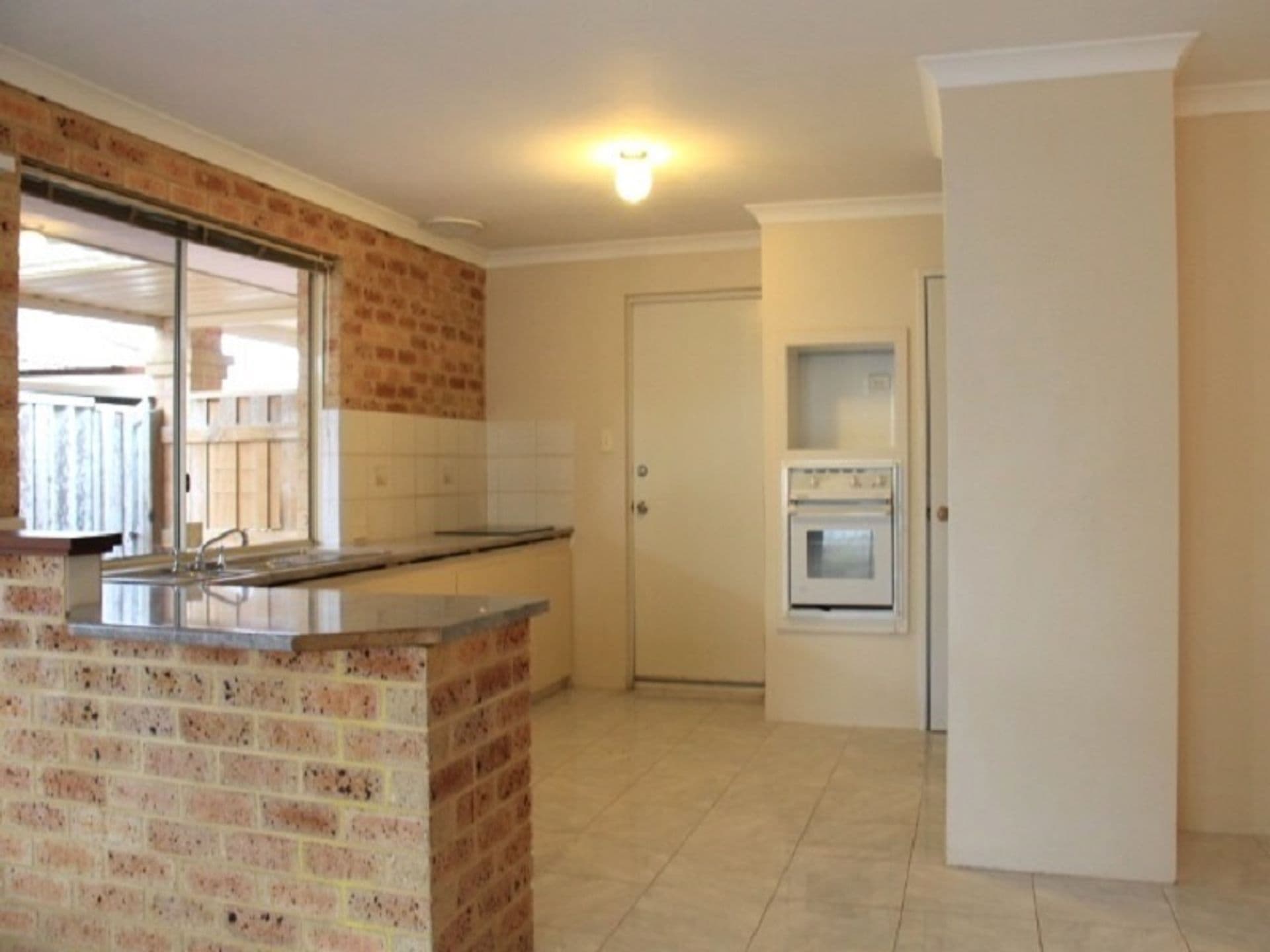20/61 Rockingham Beach Road, Rockingham, WA, 6168, Warnbro - Thumbnail 2