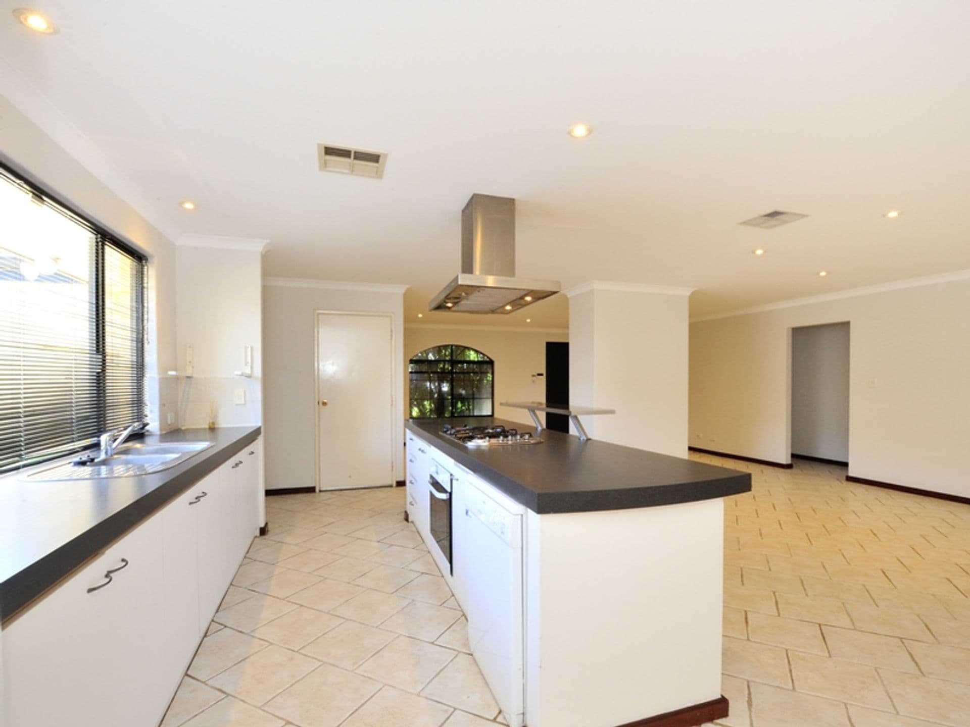 20/61 Rockingham Beach Road, Rockingham, WA, 6168, Port Kennedy - Thumbnail 2
