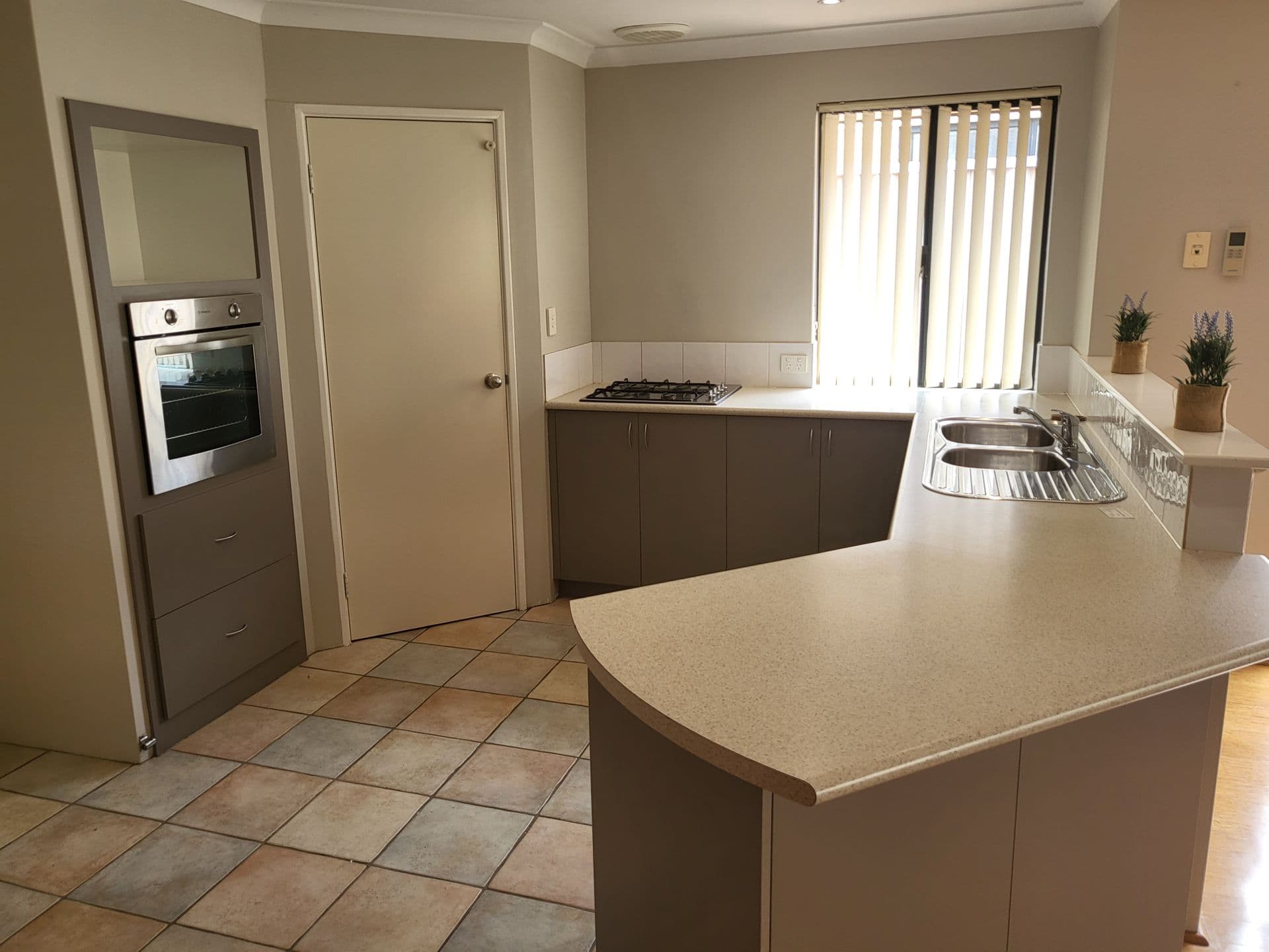 20/61 Rockingham Beach Road, Rockingham, WA, 6168, Secret Harbour - Thumbnail 2